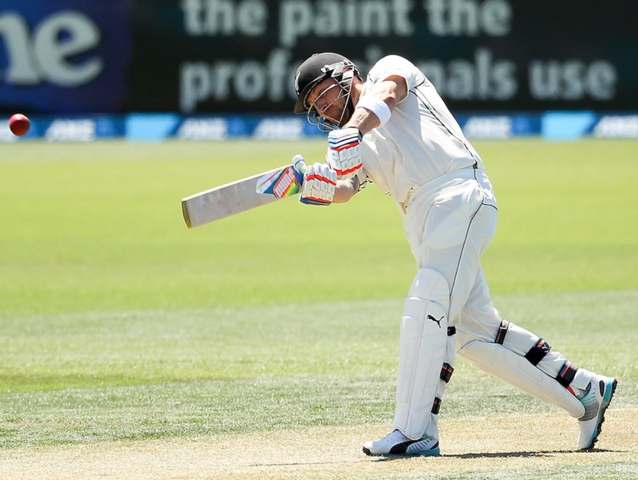 Brendon McCullum hits down the ground, New Zealand v Sri Lanka, 1st Test, Christchurch, 1st day, December 26, 2014