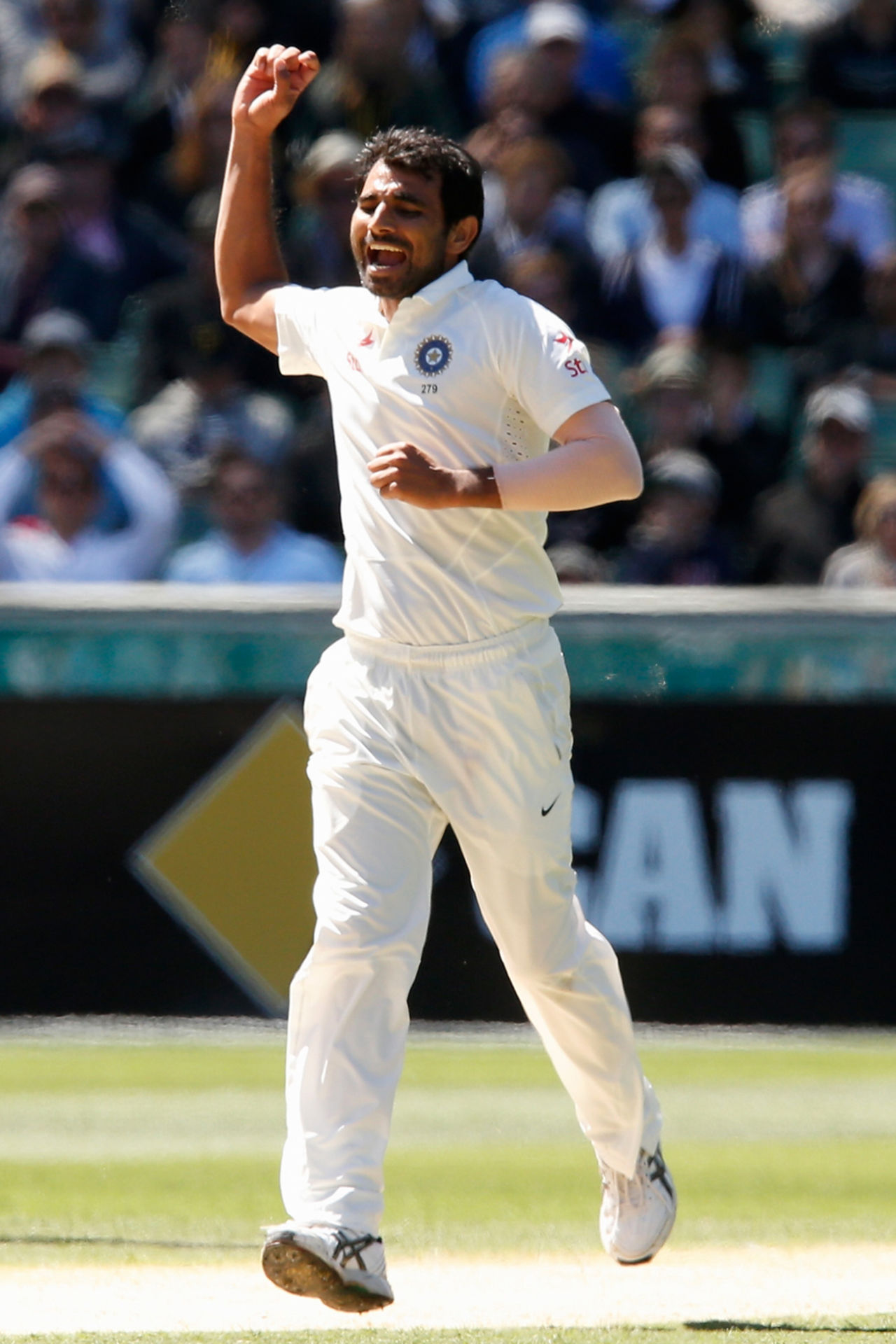 Mohammed Shami celebrates Shaun Marsh's wicket, Australia v India, 3rd Test, Melbourne, 1st day, December 26, 2014