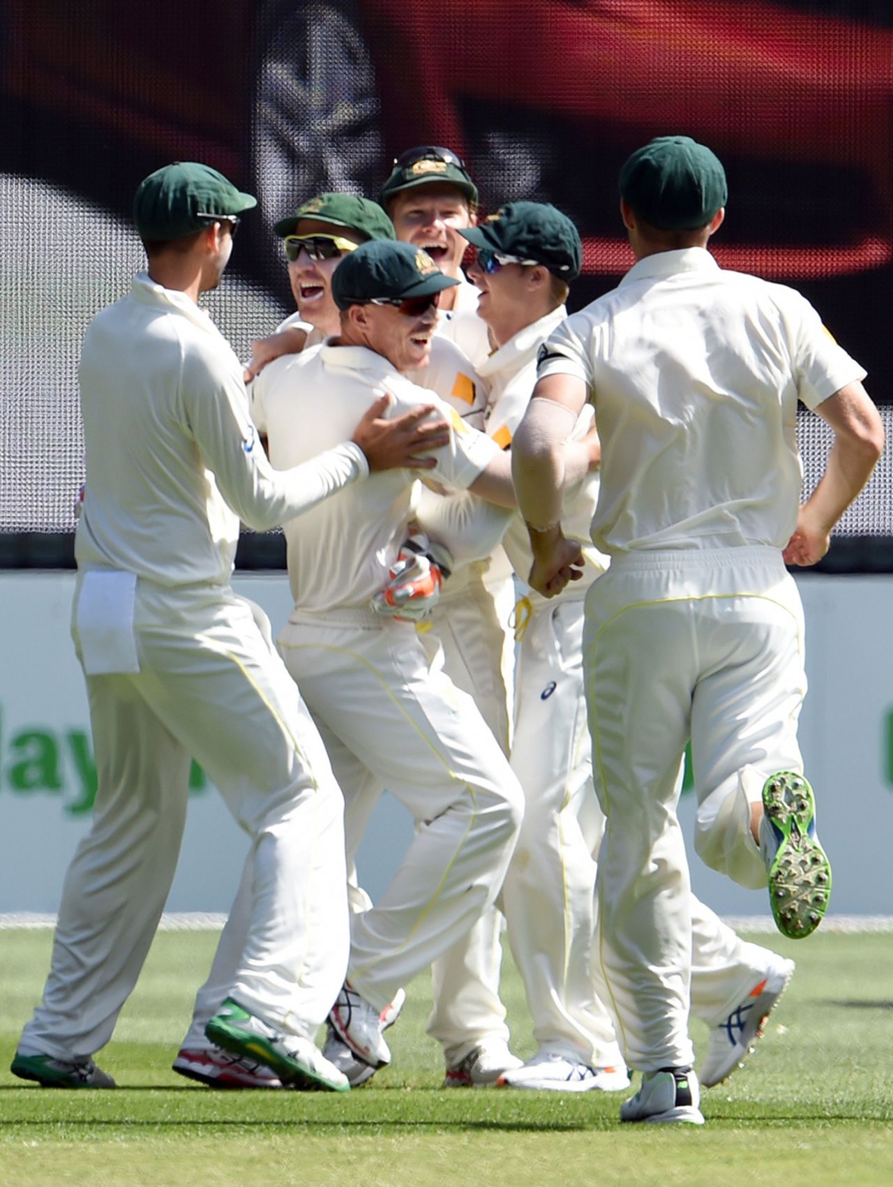 Australia celebrate Cheteshwar Pujara's wicket, Australia v India, 3rd Test, Melbourne, 3rd day, December 28, 2014