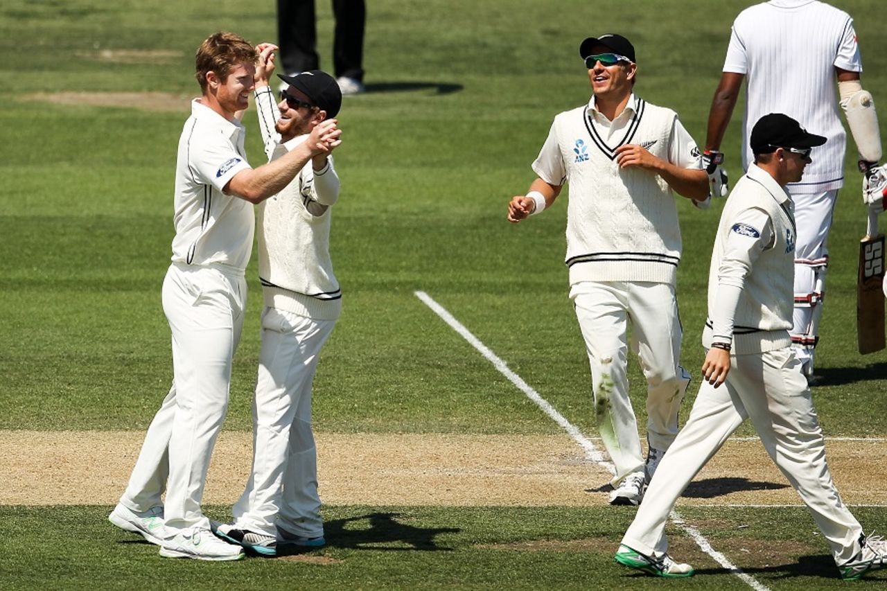 James Neesham dismissed Lahiru Thirimanne for 25, New Zealand v Sri Lanka, 1st Test, Christchurch, 3rd day, December 28, 2014