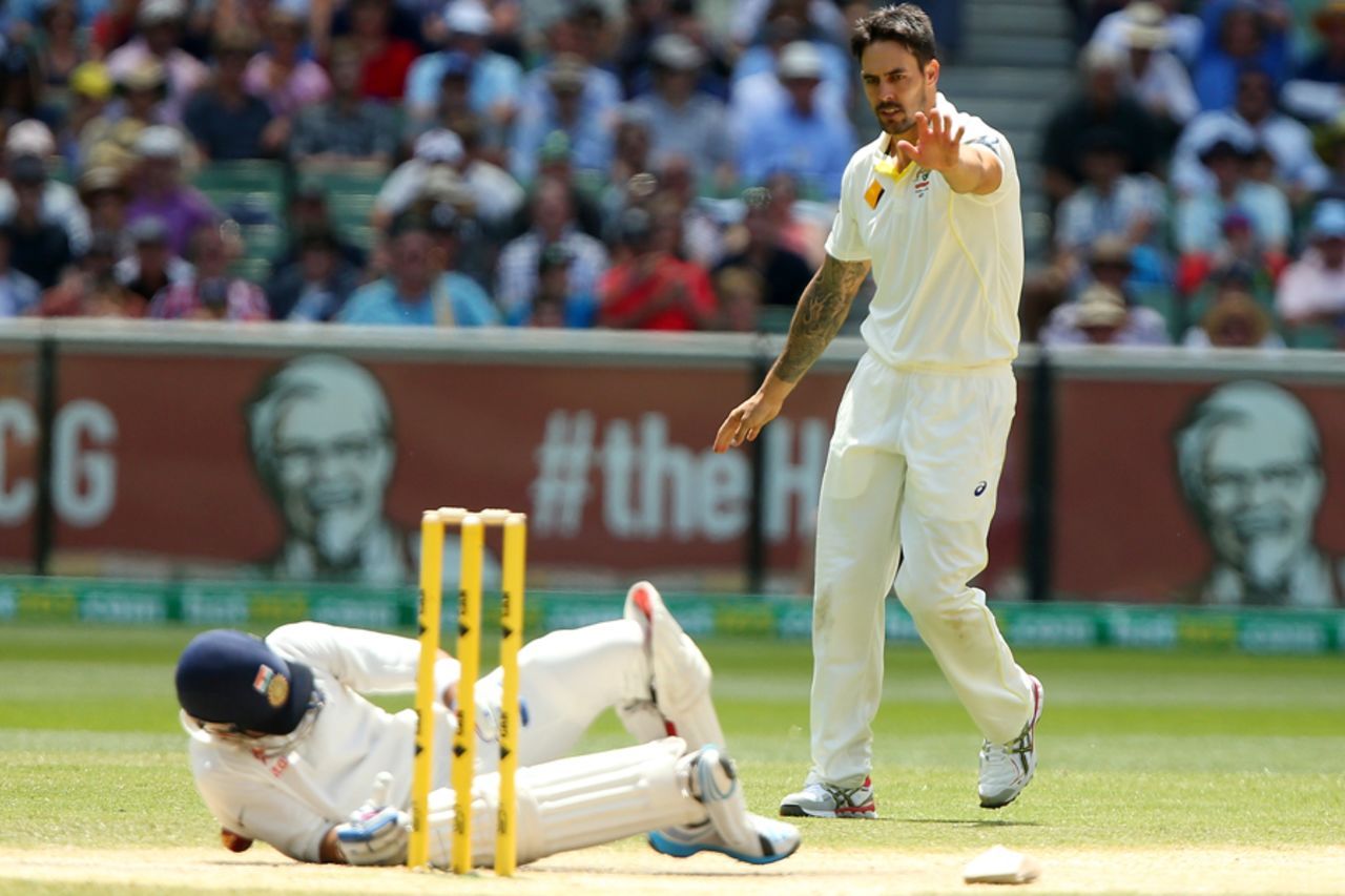 Mitchell Johnson apologises for striking Virat Kohli while aiming a throw at the stumps, Australia v India, 3rd Test, Melbourne, 3rd day, December 28, 2014