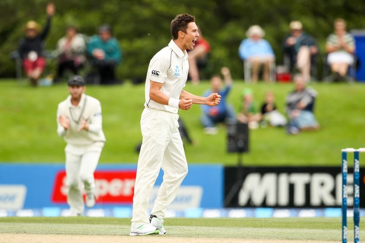 Trent Boult took two late wickets, New Zealand v Sri Lanka, 1st Test, Christchurch, 3rd day, December 28, 2014
