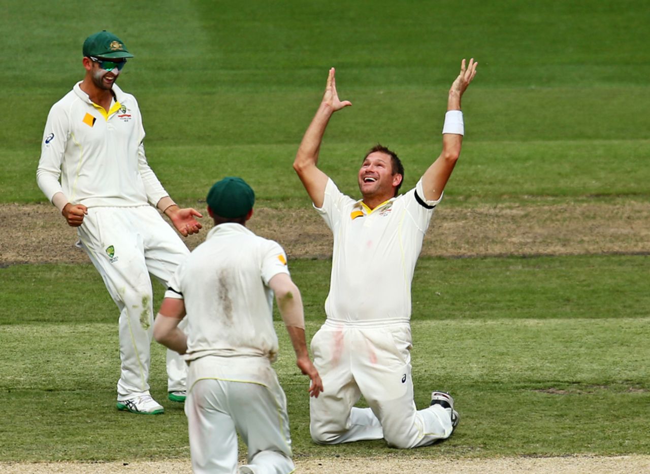Ryan Harris took a fine return catch to dismiss to send R Ashwin back for a duck, Australia v India, 3rd Test, Melbourne, 3rd day, December 28, 2014