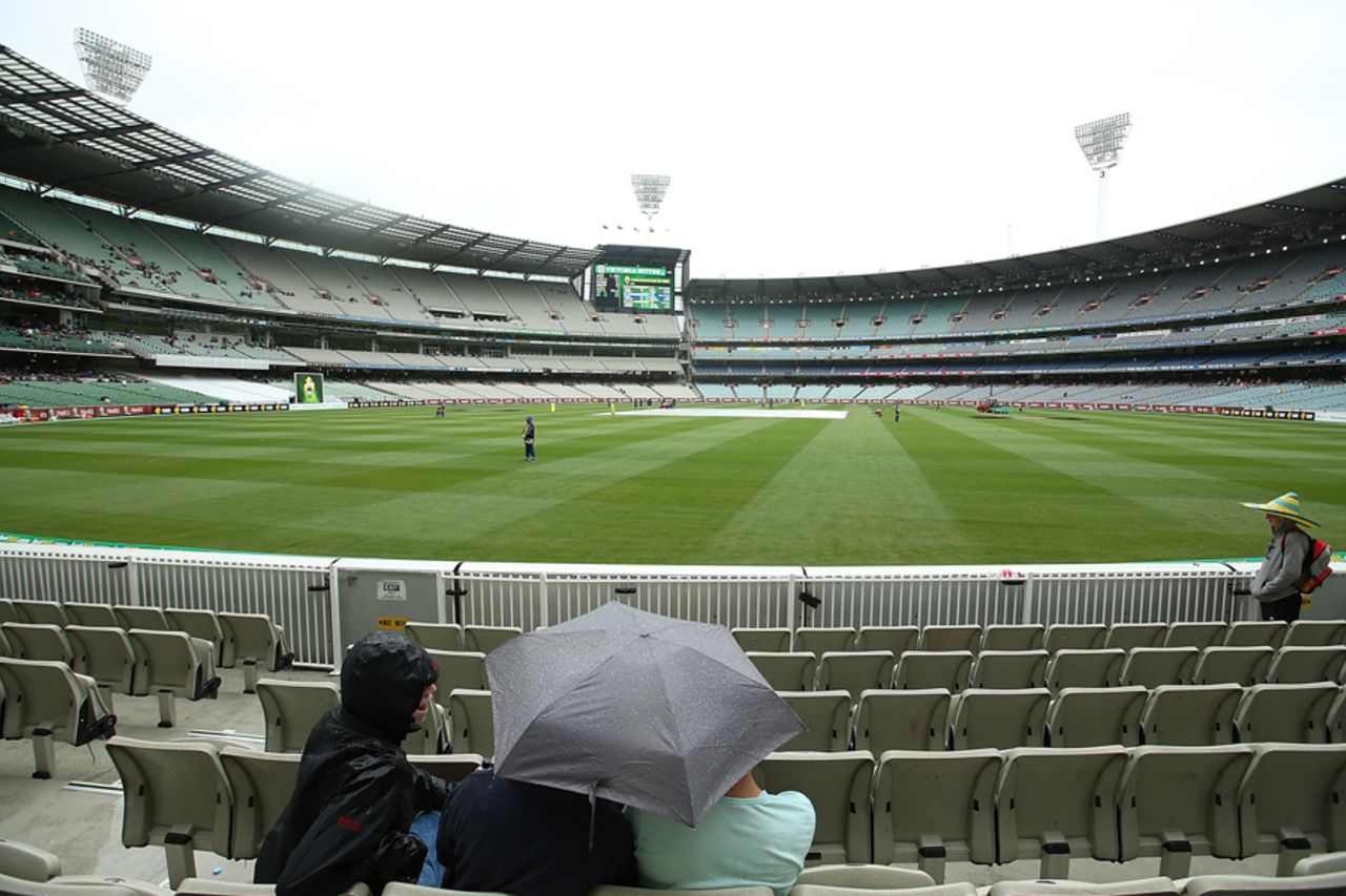 A drizzle brought the covers on at the MCG, Australia v India, 3rd Test, Melbourne, 4th day, December 29, 2014