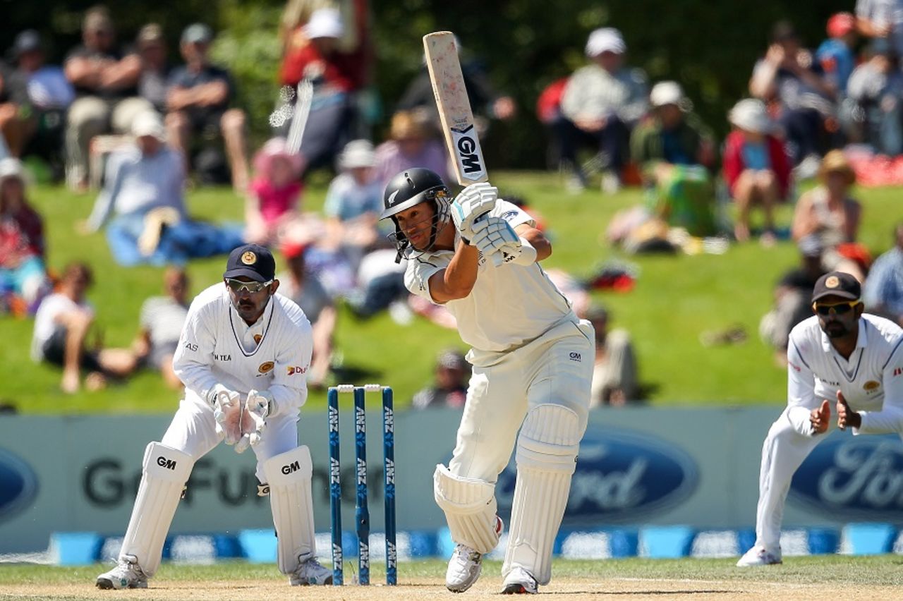 Ross Taylor drives, New Zealand v Sri Lanka, 1st Test, Christchurch, 4th day, December 29, 2014
