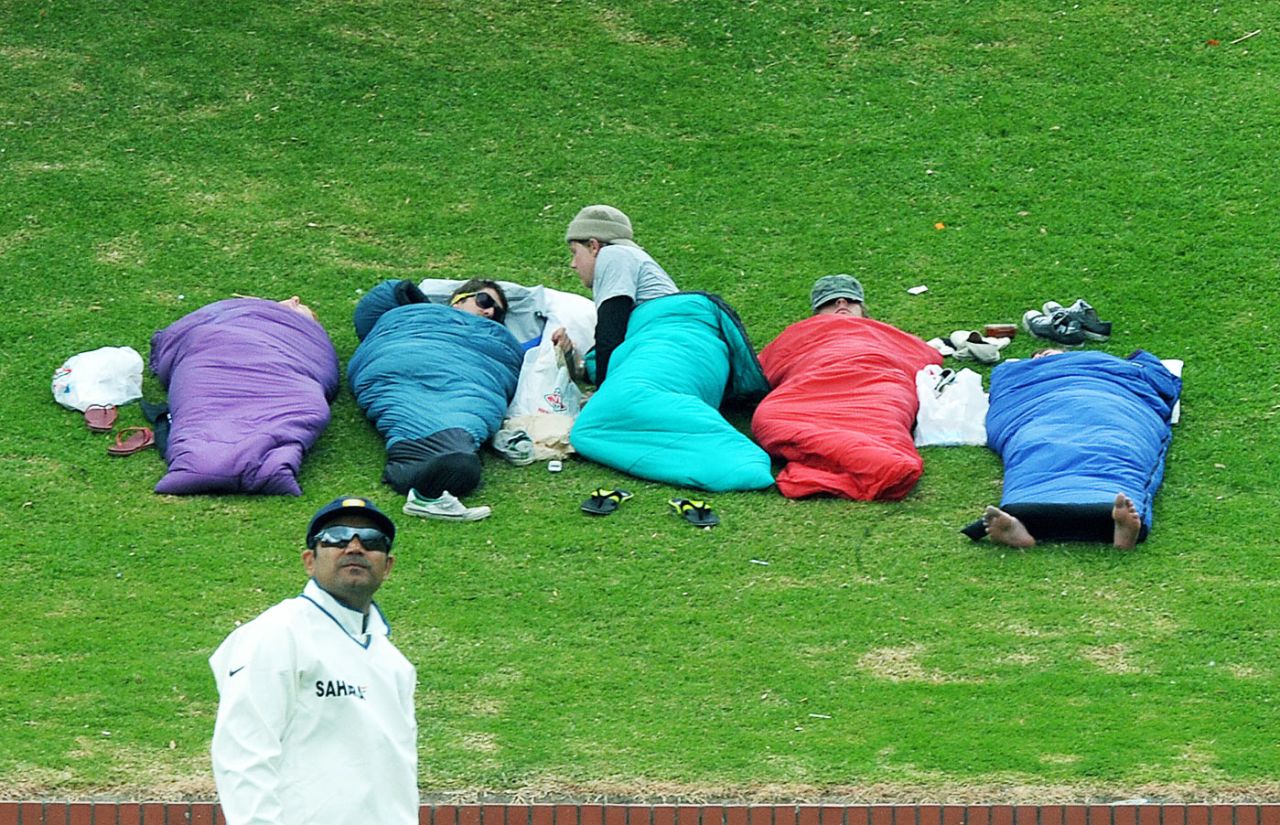 Spectators prepare for a nap while Virender Sehwag fields at the boundary, New Zealand v India, 3rd Test, Wellington, 5th day, April 7, 2009