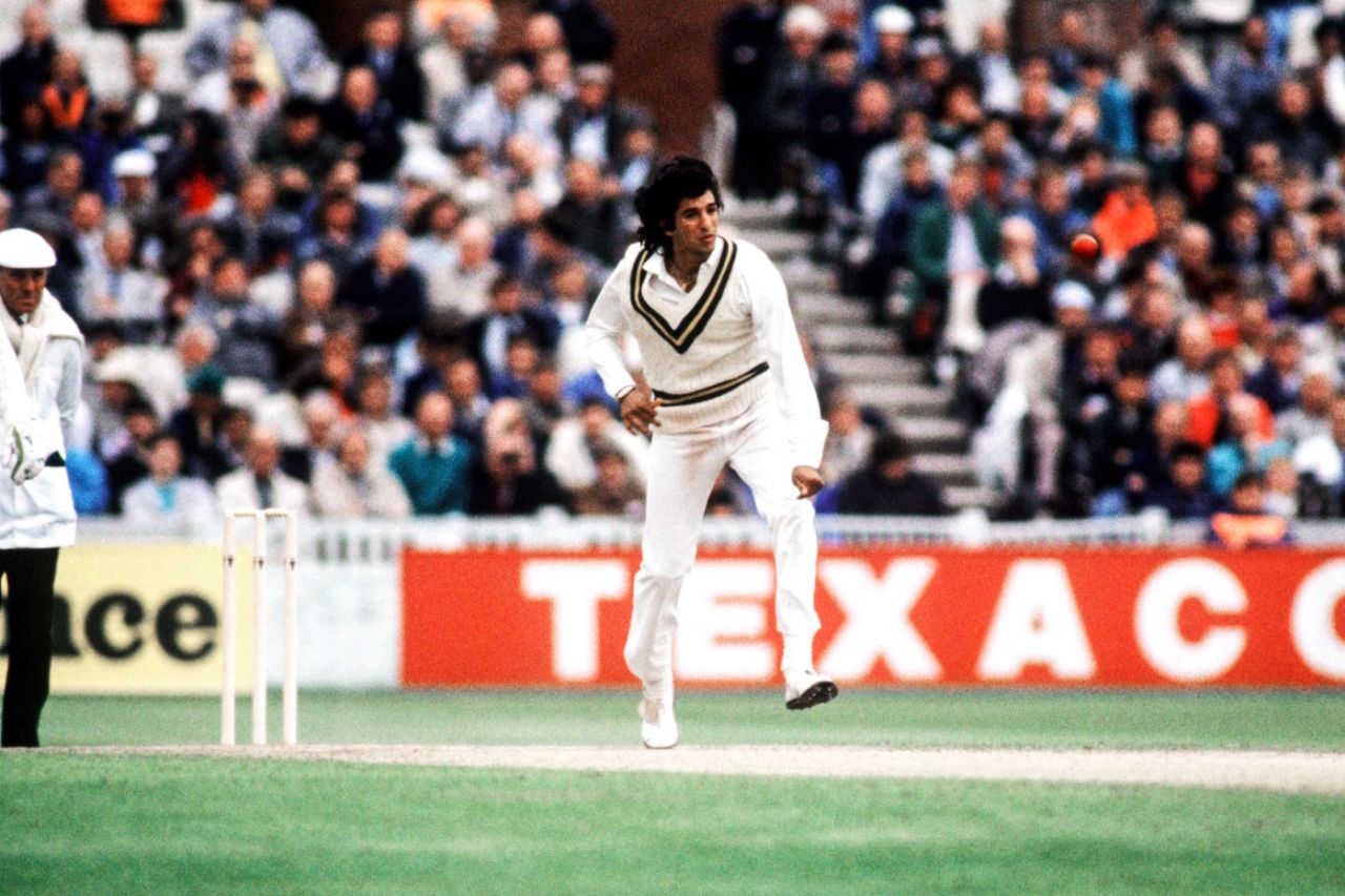 Wasim Akram bowls, England v Pakistan, 1st Test, Old Trafford, 3rd day, June 6, 1987