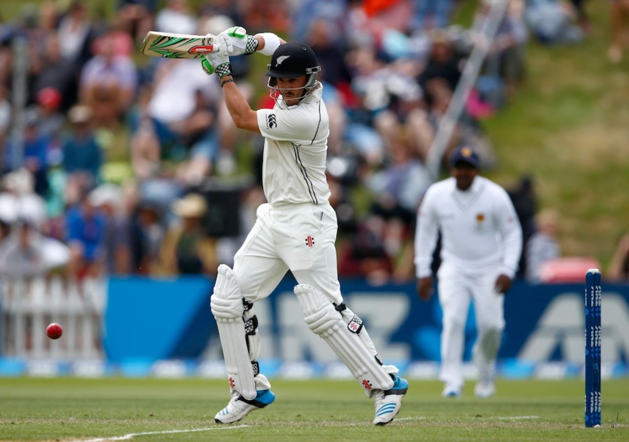 Hamish Rutherford plays the ball on his toes, New Zealand v Sri Lanka, 2nd Test, Wellington, 1st day, January 3, 2015