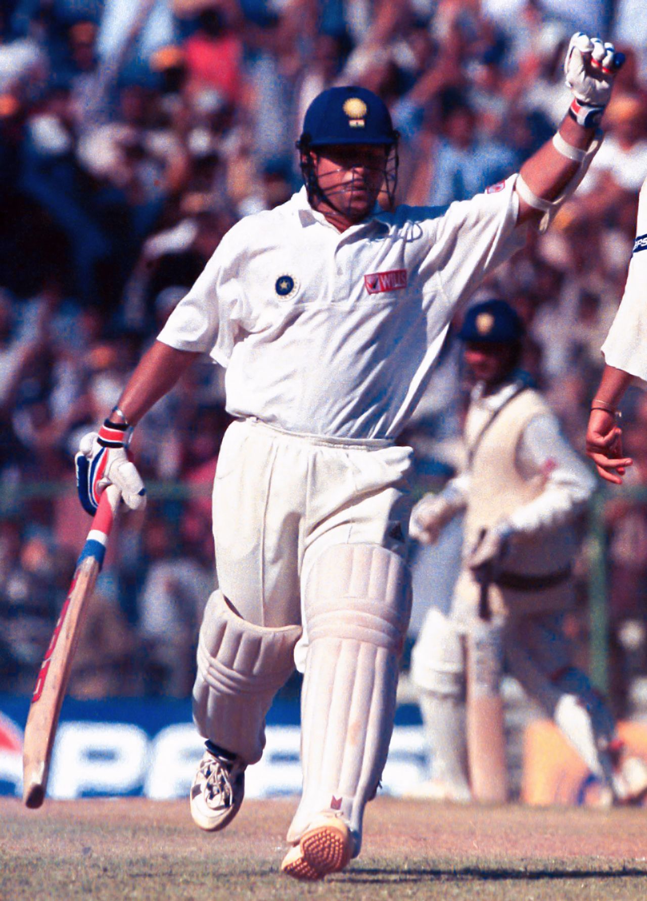 Sachin Tendulkar, hampered by a bad back, reaches his hundred, India v Pakistan, 1st Test, Chennai, 4th day, January 31, 1999