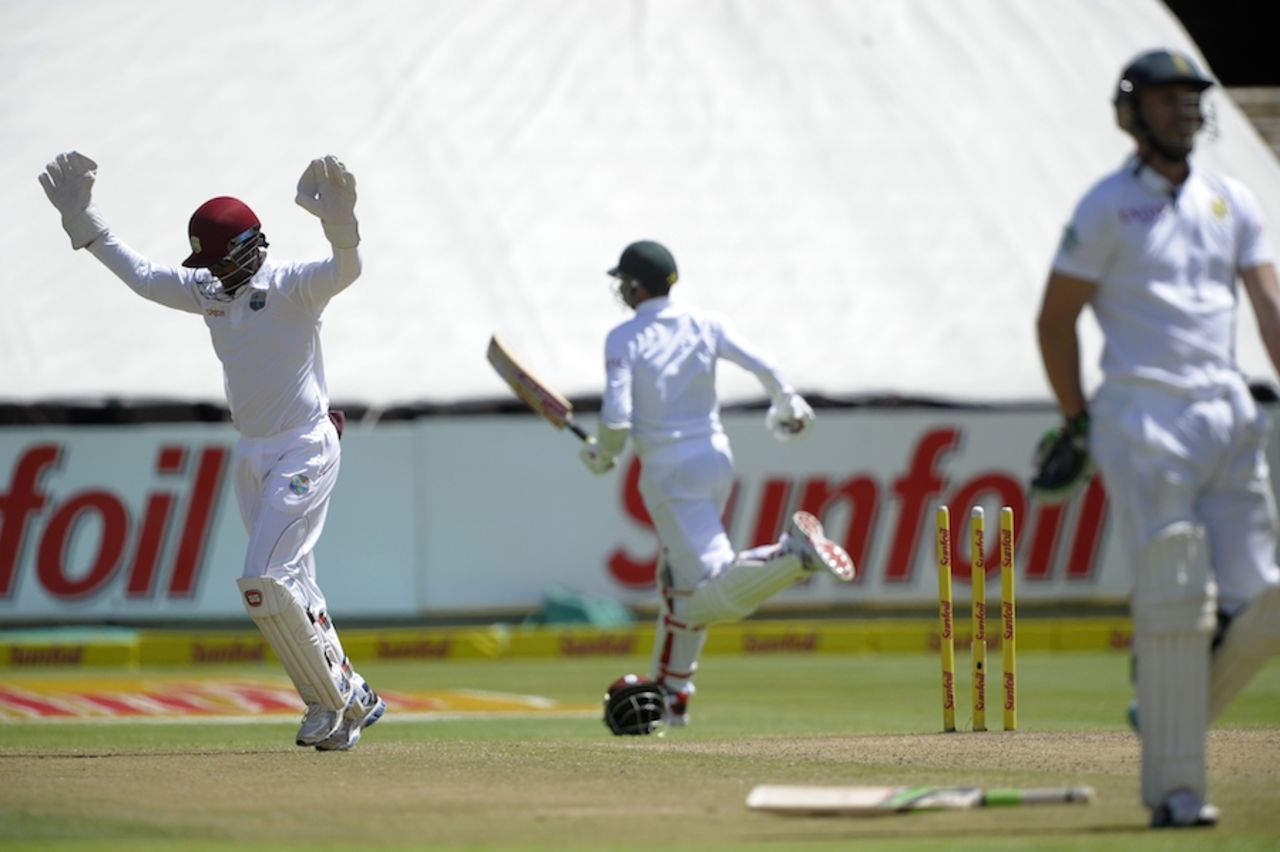 Denesh Ramdin celebrates the run out of Dale Steyn, South Africa v West Indies, 3rd Test, Cape Town, 3rd day, January 4, 2015