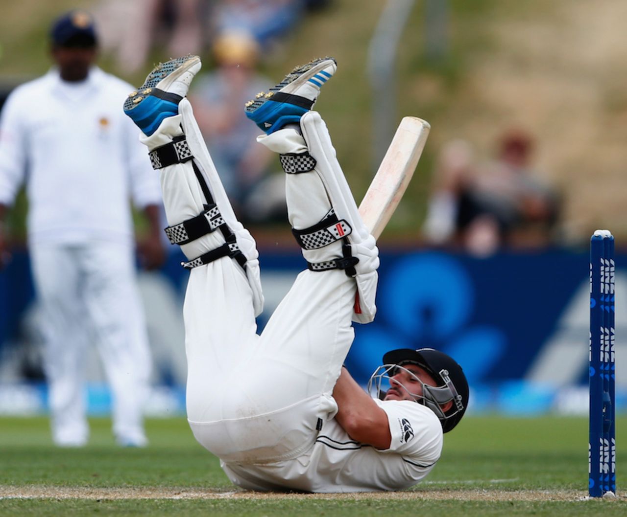 Hamish Rutherford avoids a bouncer, New Zealand v Sri Lanka, 2nd Test, Wellington, 3rd day, January 5, 2015
