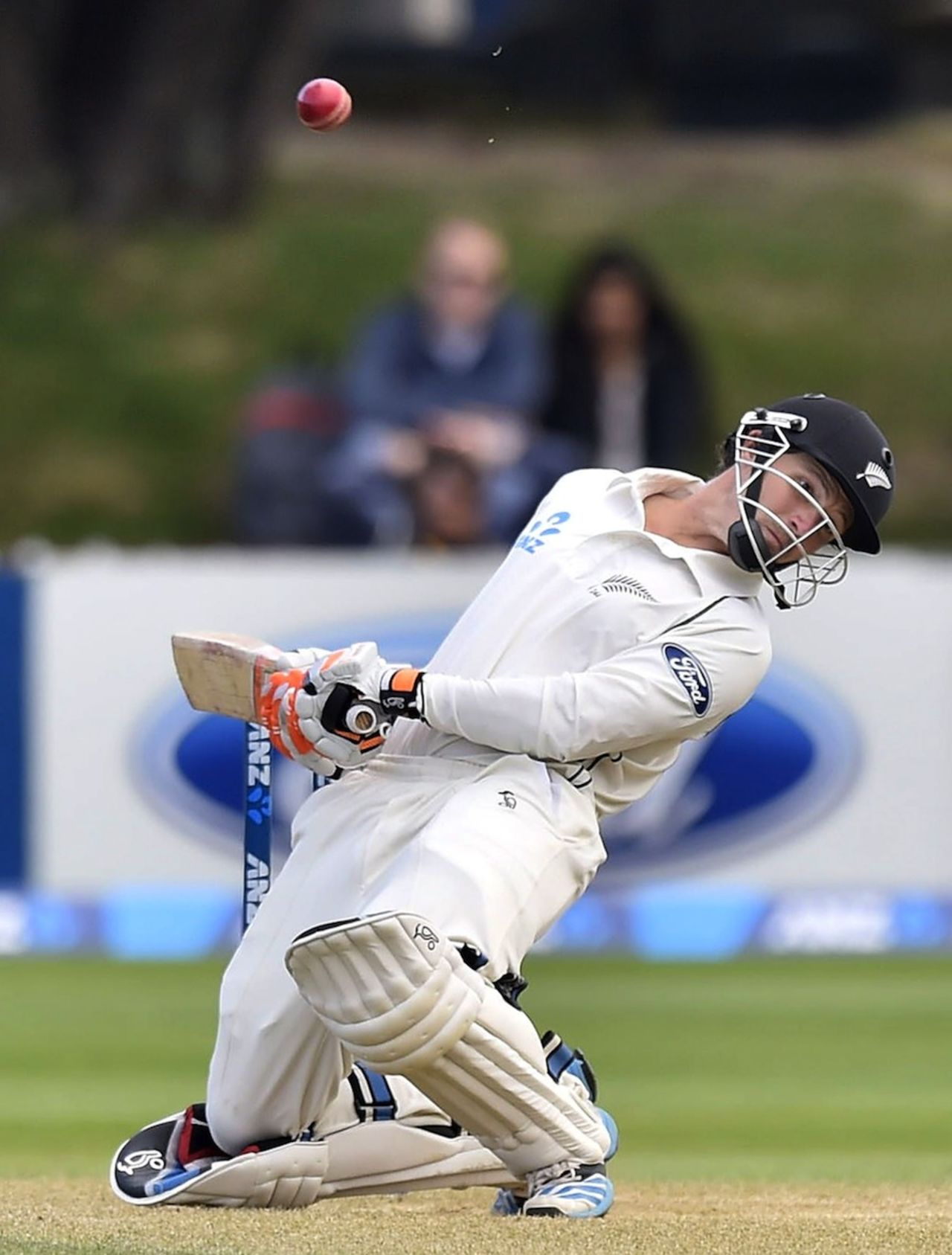 BJ Watling avoids a short ball, New Zealand v Sri Lanka, 2nd Test, Wellington, 3rd day, January 5, 2015