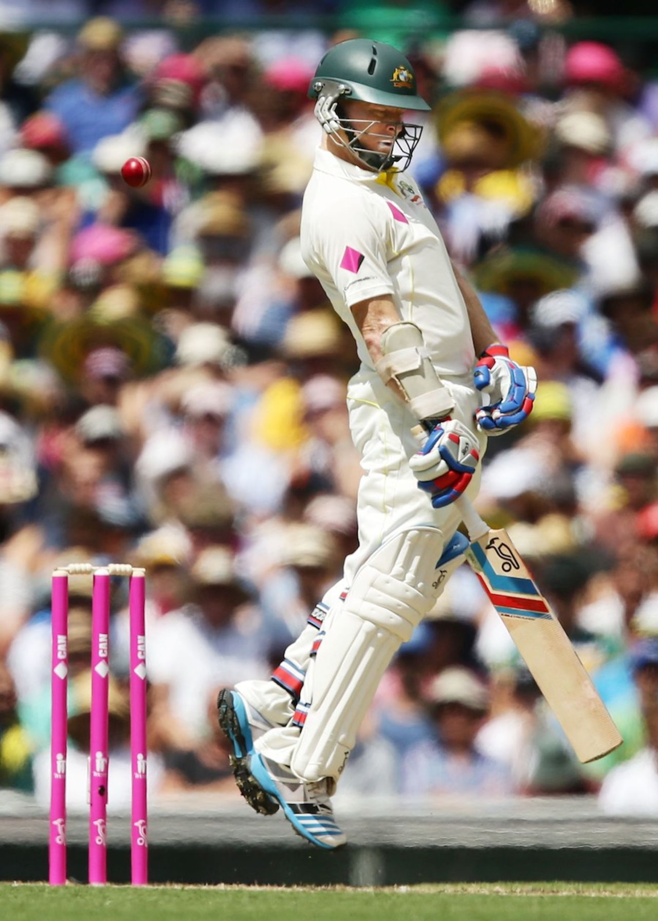 Chris Rogers evades a short ball, Australia v India, 4th Test, Sydney, 1st day, January 6, 2015