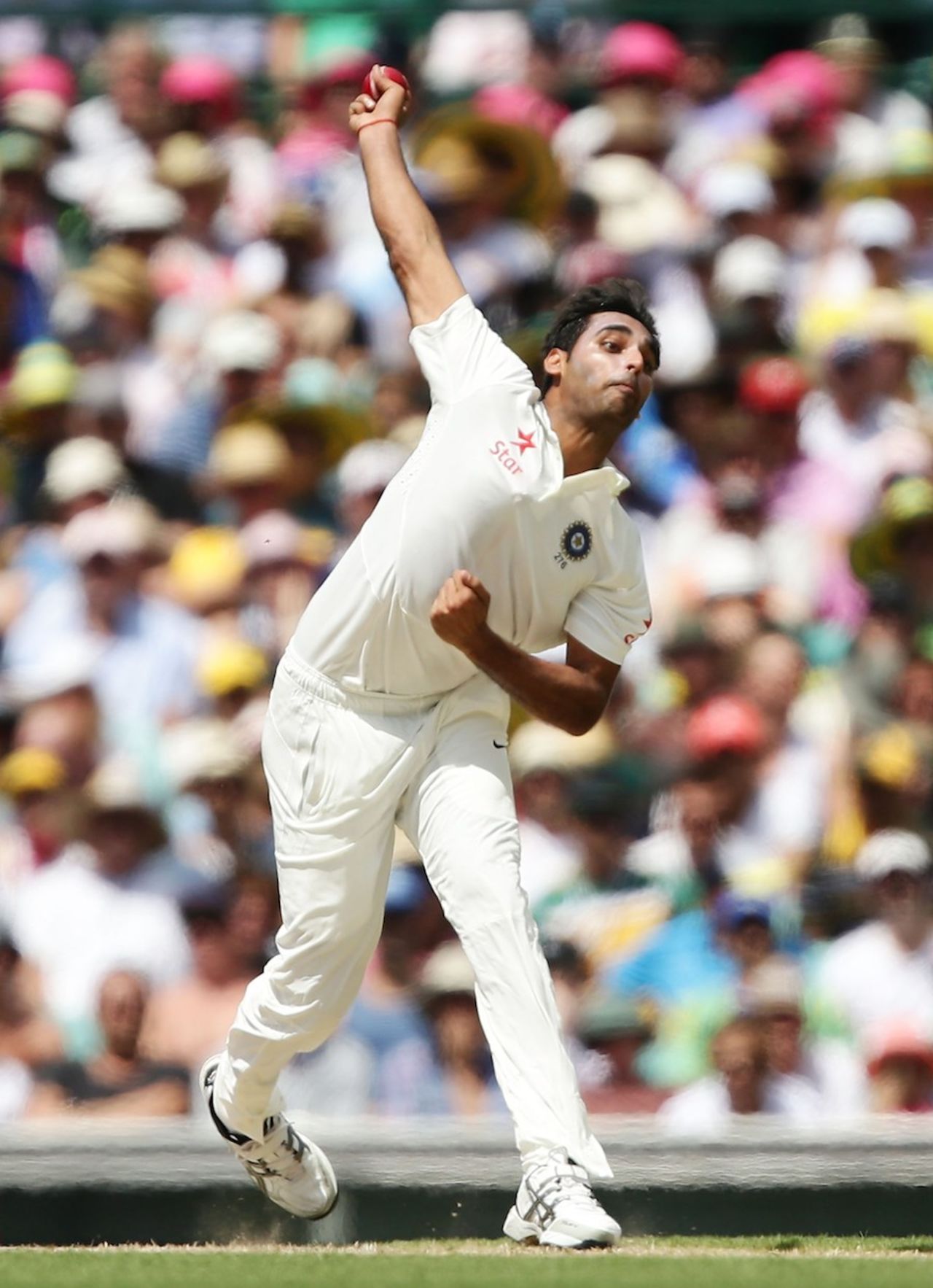 Bhuvneshwar Kumar in his first Test of the tour, Australia v India, 4th Test, Sydney, 1st day, January 6, 2015