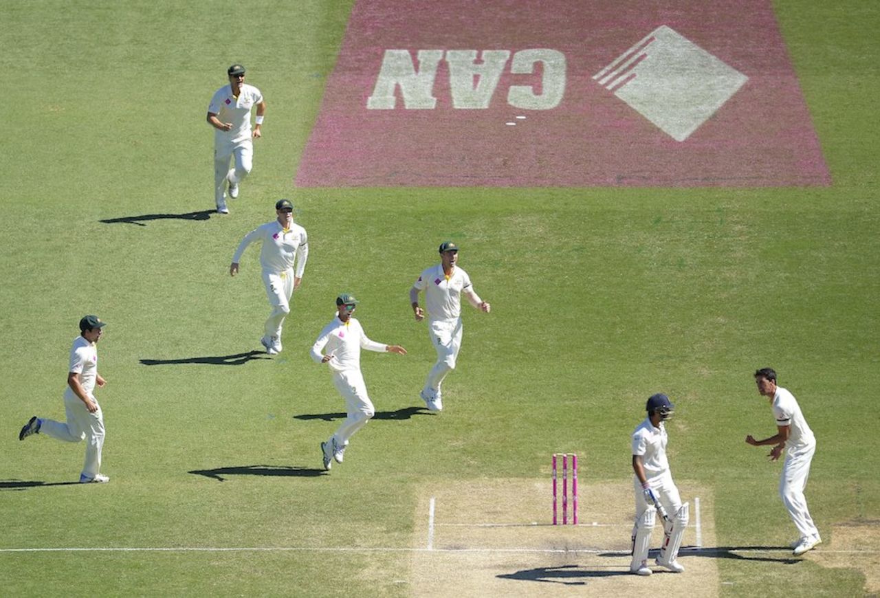 The Australians rush towards Mitchell Starc after the fall of M Vijay, Australia v India, 4th Test, Sydney, 2nd day, January 7, 2015