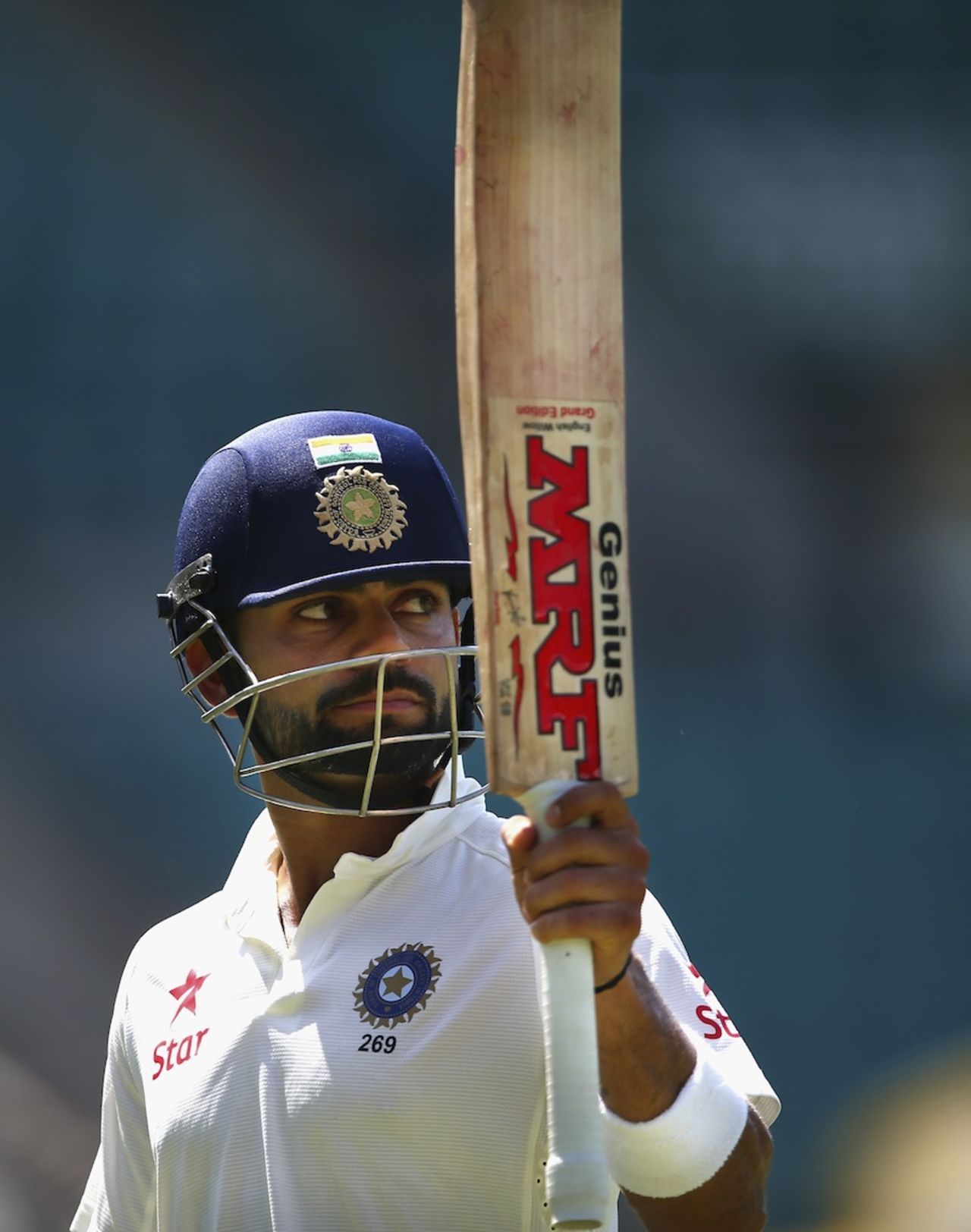 Virat Kohli raises his bat as he leaves the SCG, Australia v India, 4th Test, Sydney, 4th day, January 9, 2015