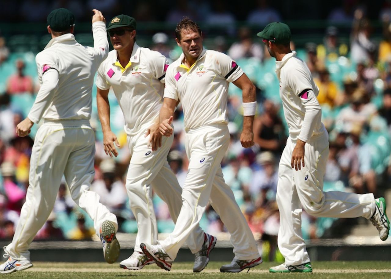 Ryan Harris is congratulated on dismissing Virat Kohli, Australia v India, 4th Test, Sydney, 4th day, January 9, 2015