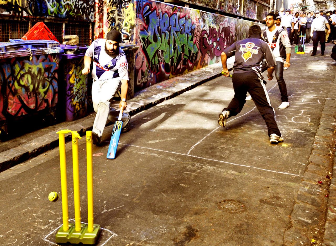 Indian students play cricket in a laneway in Melbourne, June 19, 2009