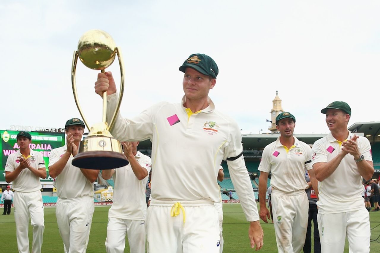 Steven Smith with the Border-Gavaskar trophy, Australia v India, 4th Test, Sydney, 5th day, January 10, 2015