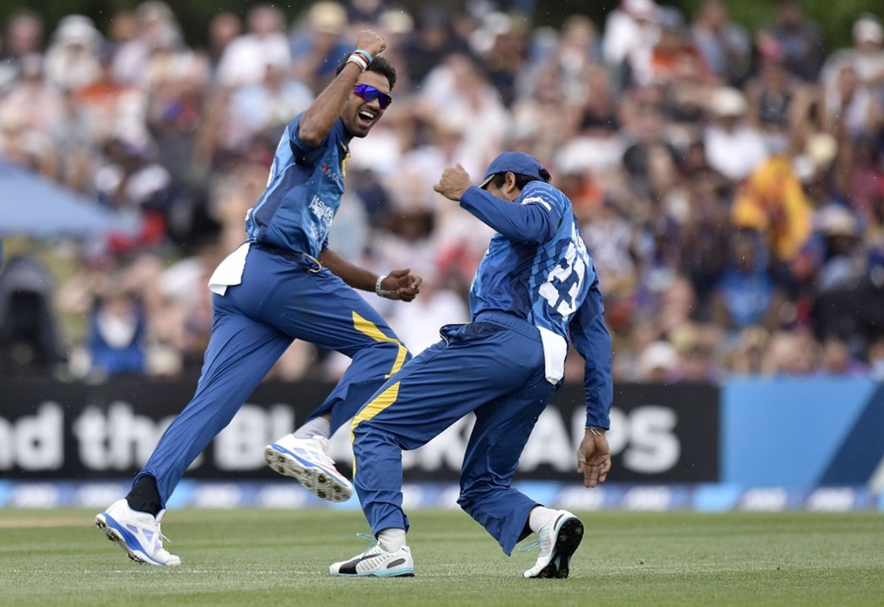Sachithra Senanayake thought he had caught Grant Elliott, but replays showed otherwise, New Zealand v Sri Lanka, 1st ODI, Christchurch, January 11, 2015