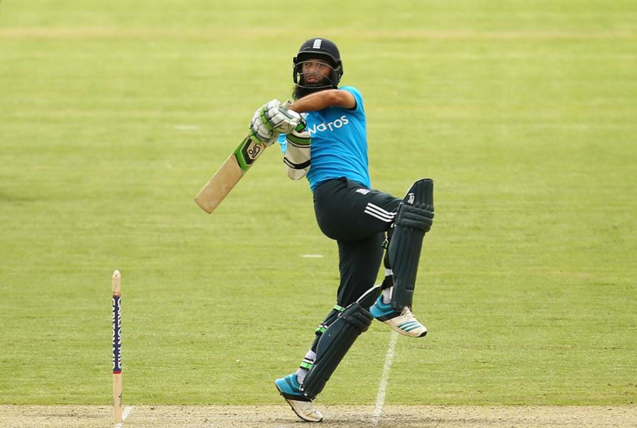 Moeen Ali hooks on his way to 50, ACT Invitational XI v England XI, Canberra, January 12, 2015