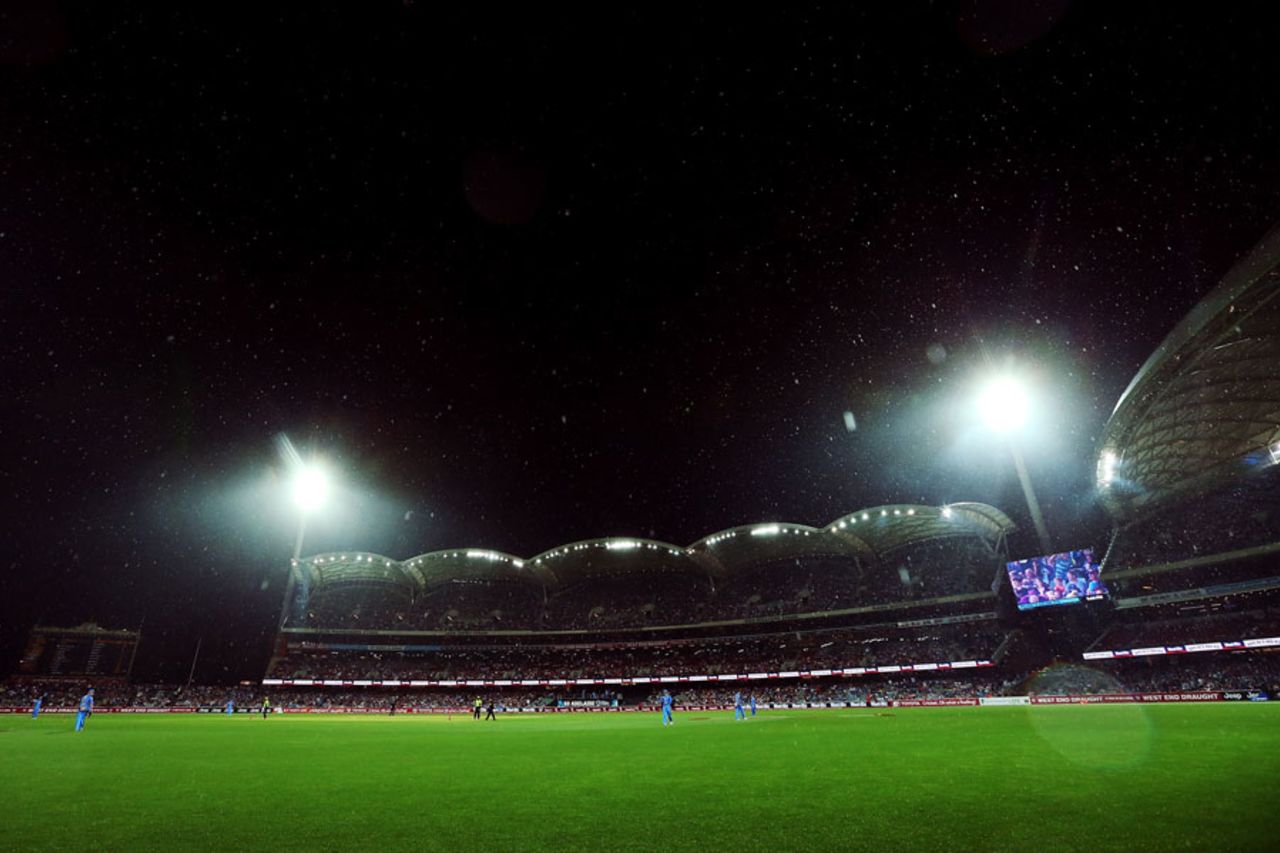 Only 11 overs were possible at Adelaide Oval due to rain, Adelaide Strikers v Sydney Thunder, BBL 2014-15, Adelaide, January 12, 2015