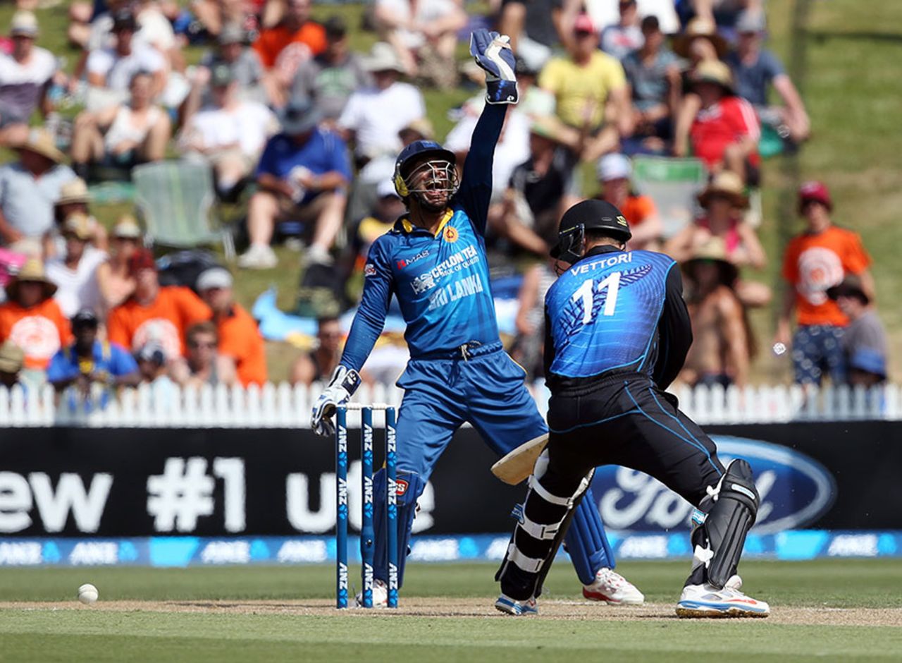 Kumar Sangakkara appeals for an lbw against Daniel Vettori, New Zealand v Sri Lanka, 2nd ODI, Hamilton, January 15, 2015