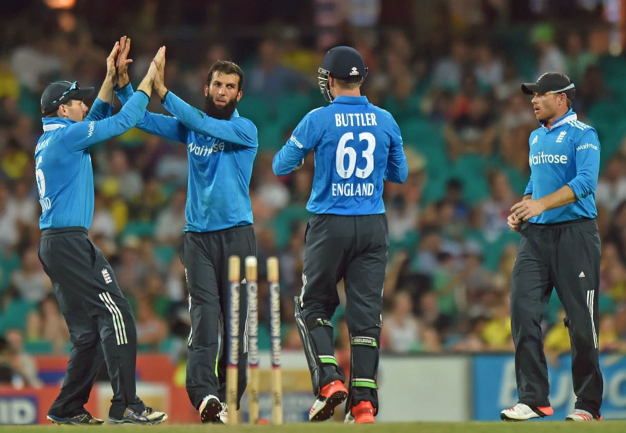 Moeen Ali dismissed Steven Smith for 37, Australia v England, Carlton Mid Tri-Series, Sydney, January 16, 2015