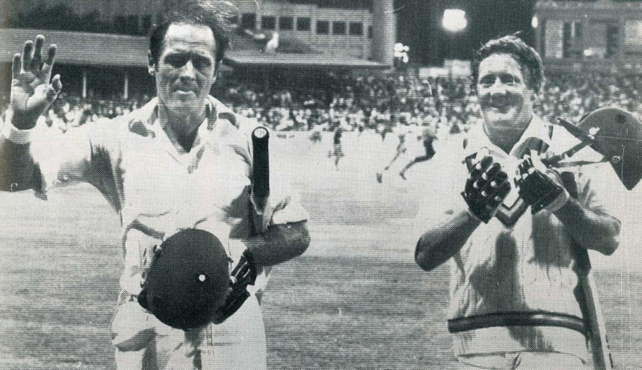 Geoff Boycott takes the applause after his match-winning 86* alongside David Bairstow, Australia v England, Sydney, December 26, 1979