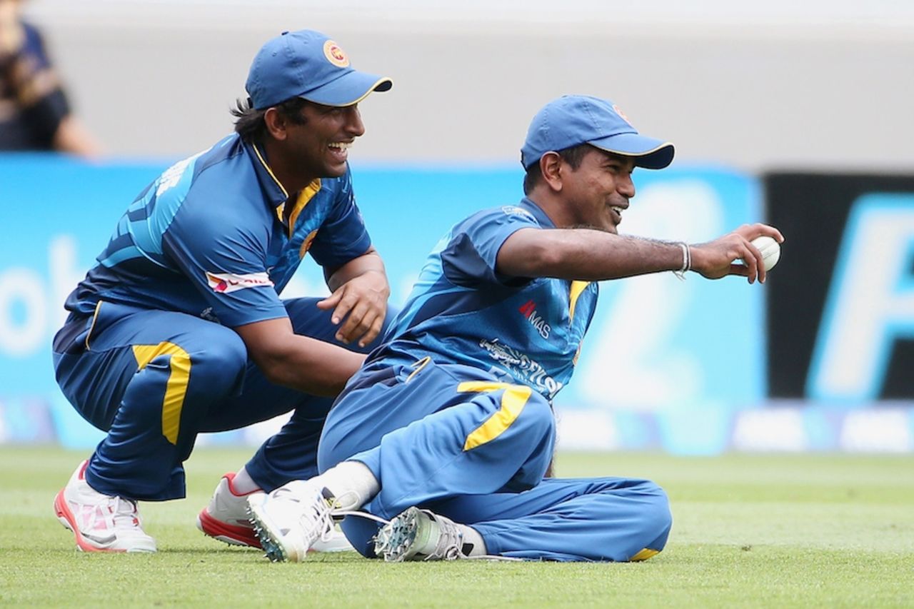 Nuwan Kulasekara is congratulated after taking a catch, New Zealand v Sri Lanka, 3rd ODI, Auckland, January 17, 2015