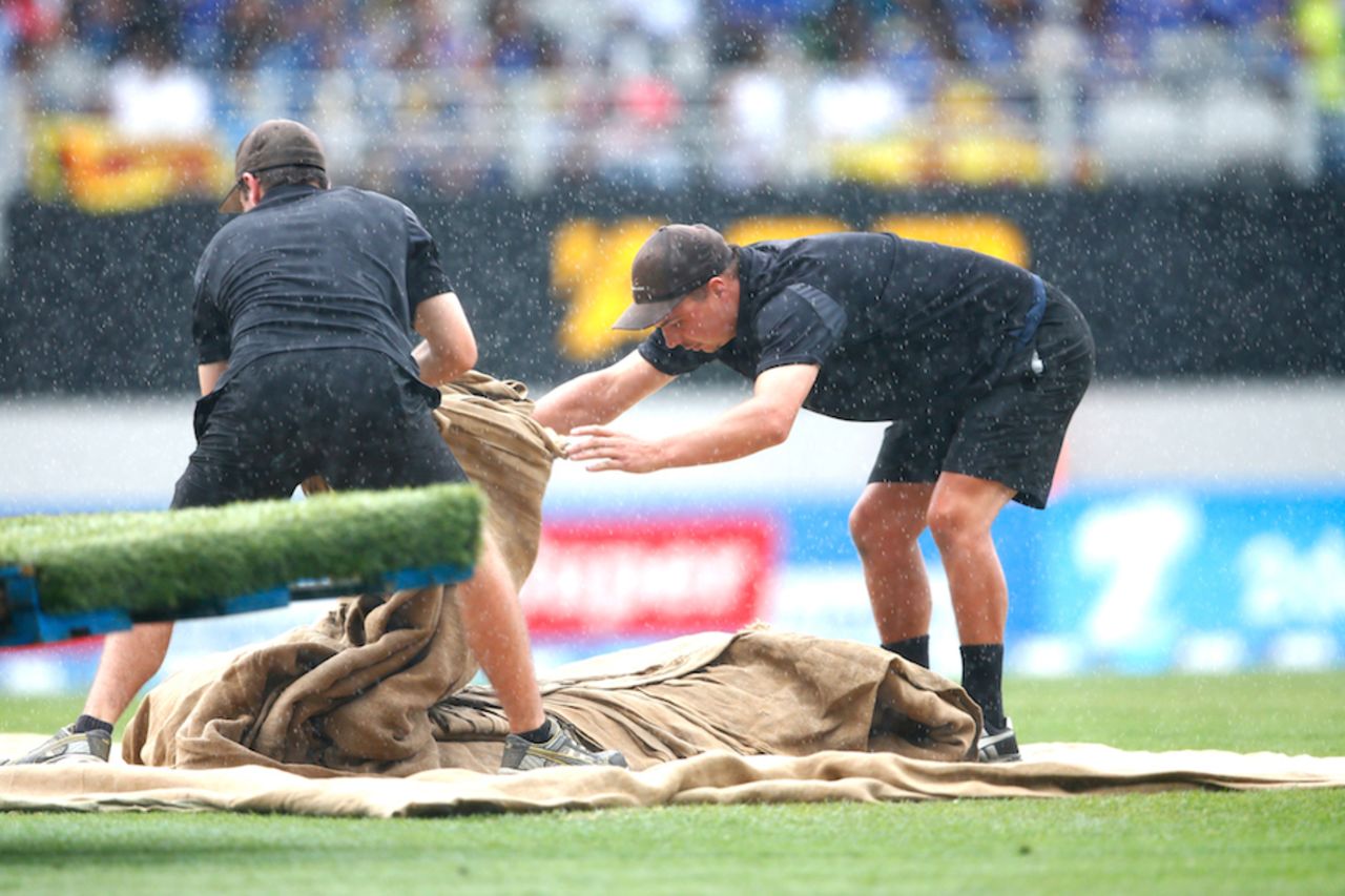 Groundsmen cover the pitch during a rain break, New Zealand v Sri Lanka, 3rd ODI, Auckland, January 17, 2015