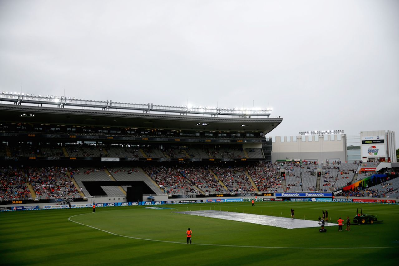 Rain interrupted the match several times, New Zealand v Sri Lanka, 3rd ODI, Auckland, January 17, 2015
