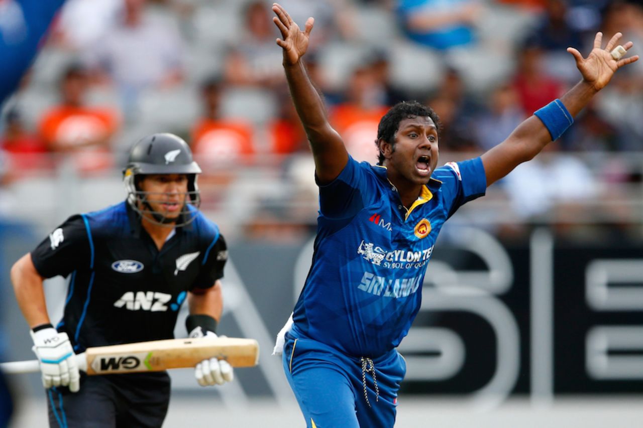 Angelo Mathews appeals successfully to dismiss Ross Taylor, New Zealand v Sri Lanka, 3rd ODI, Auckland, January 17, 2015
