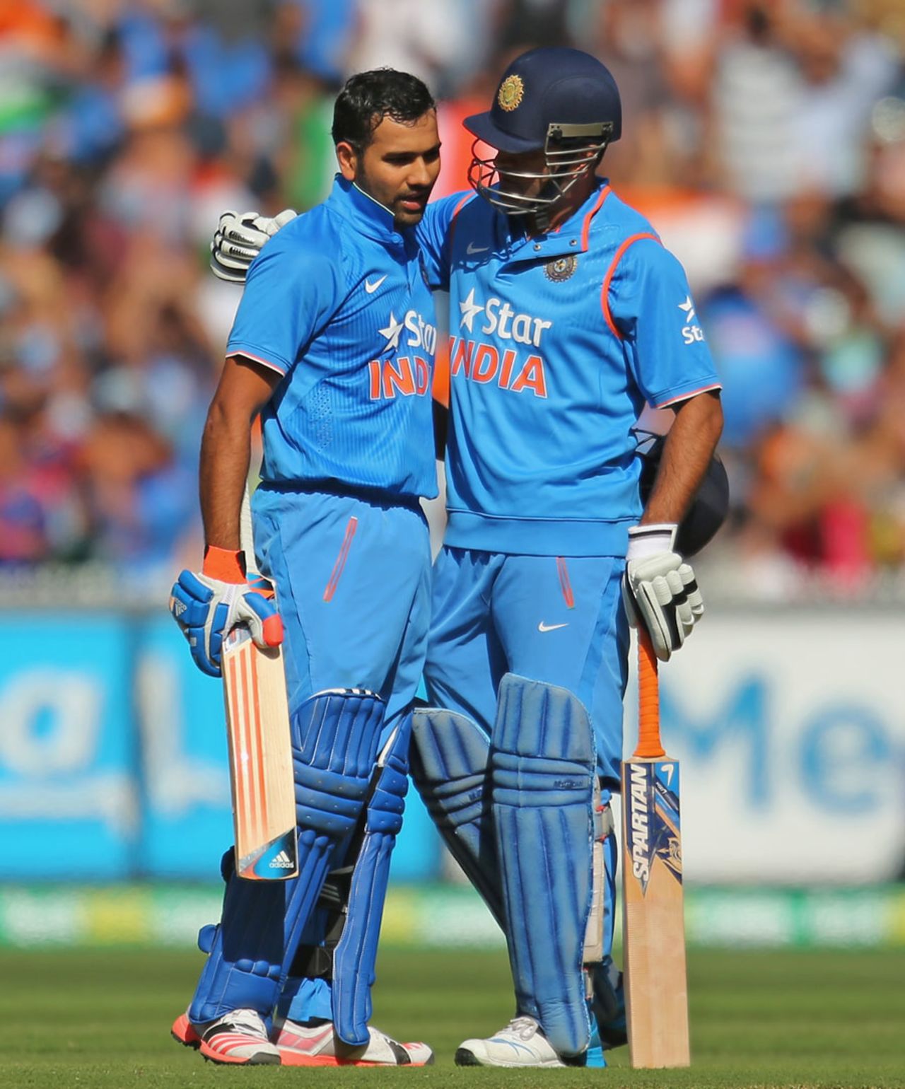 MS Dhoni congratulates Rohit Sharma on the latter's century, Australia v India, Carlton Mid Tri-series, Melbourne, January 18, 2015