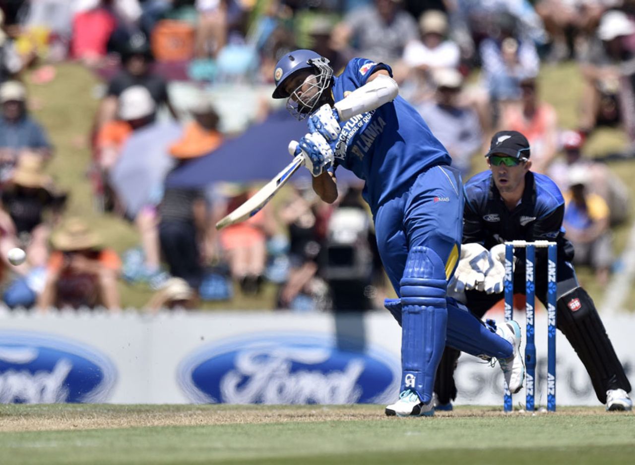 Tillakaratne Dilshan pushes down the ground, New Zealand v Sri Lanka, 4th ODI, Nelson, January 20, 2015