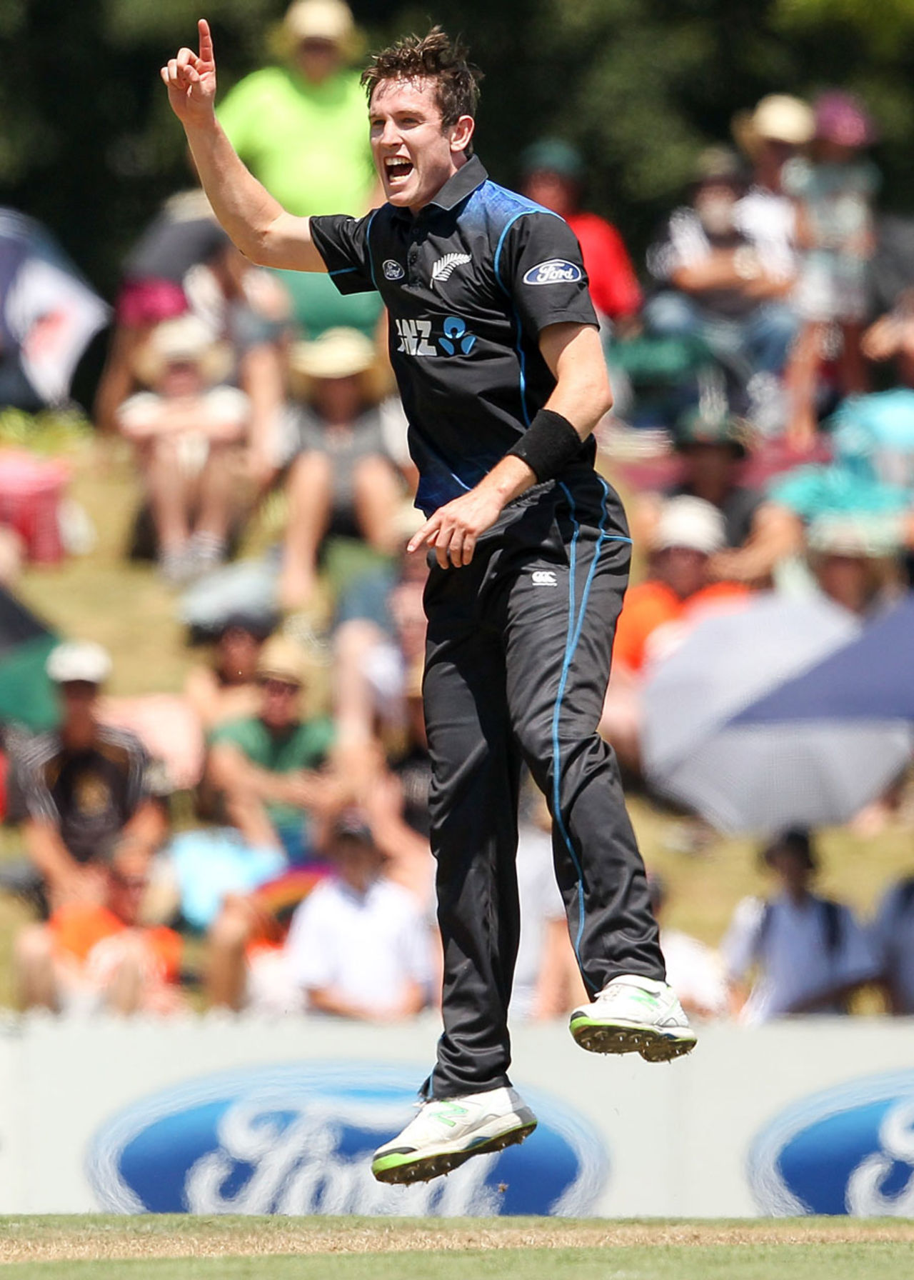 Adam Milne took two in two, New Zealand v Sri Lanka, 4th ODI, Nelson, January 20, 2015