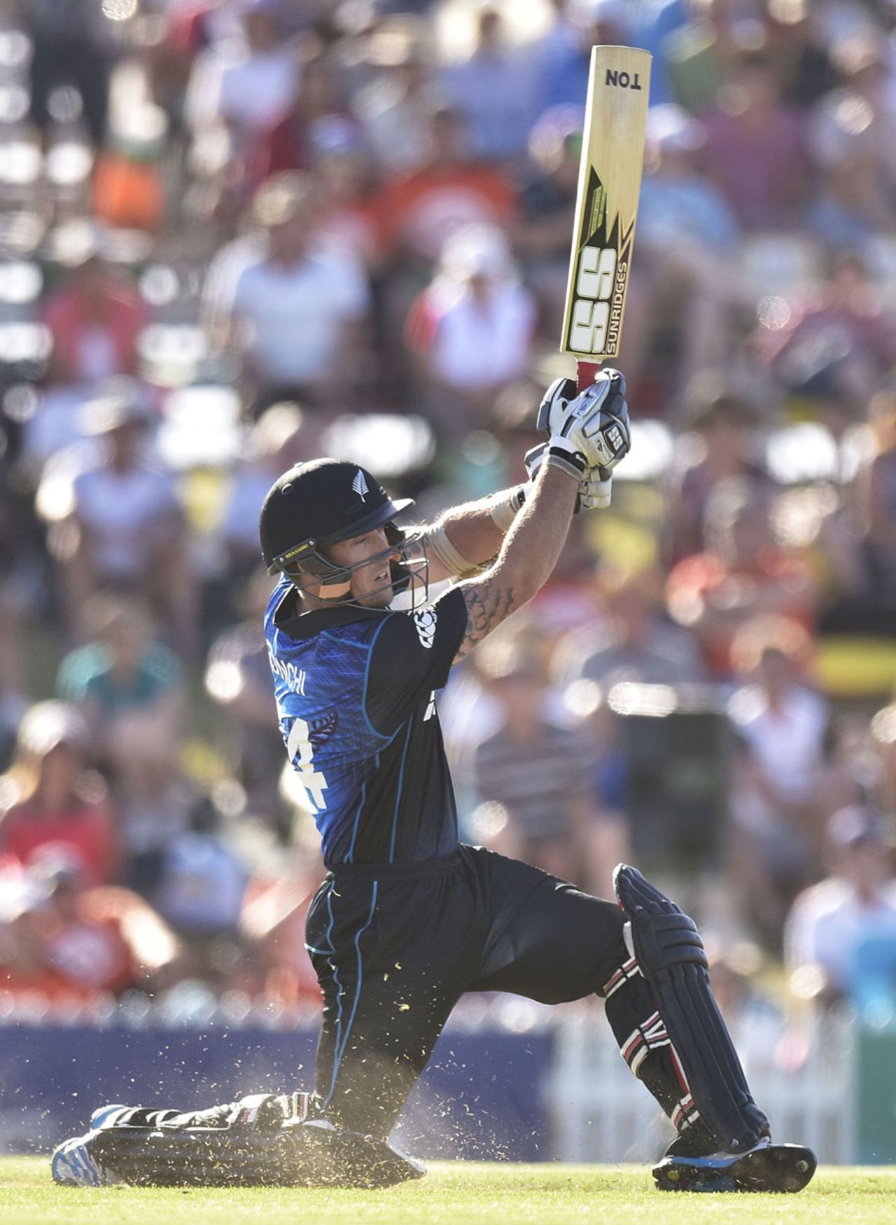 Luke Ronchi cracked an unbeaten 32 off 15, New Zealand v Sri Lanka, 4th ODI, Nelson, January 20, 2015