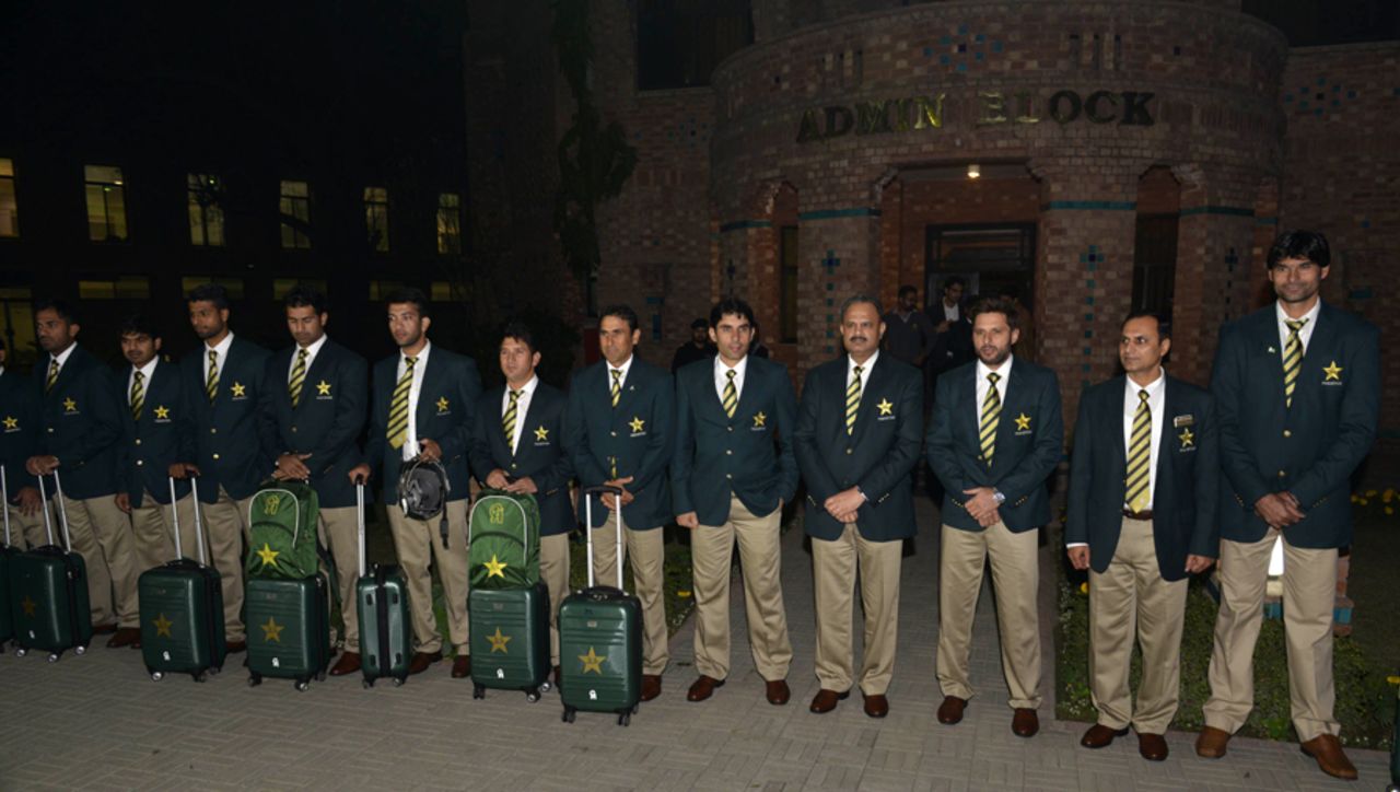 Pakistan pose for photos in Lahore before the team's departure for the World Cup, Lahore, January 20, 2015