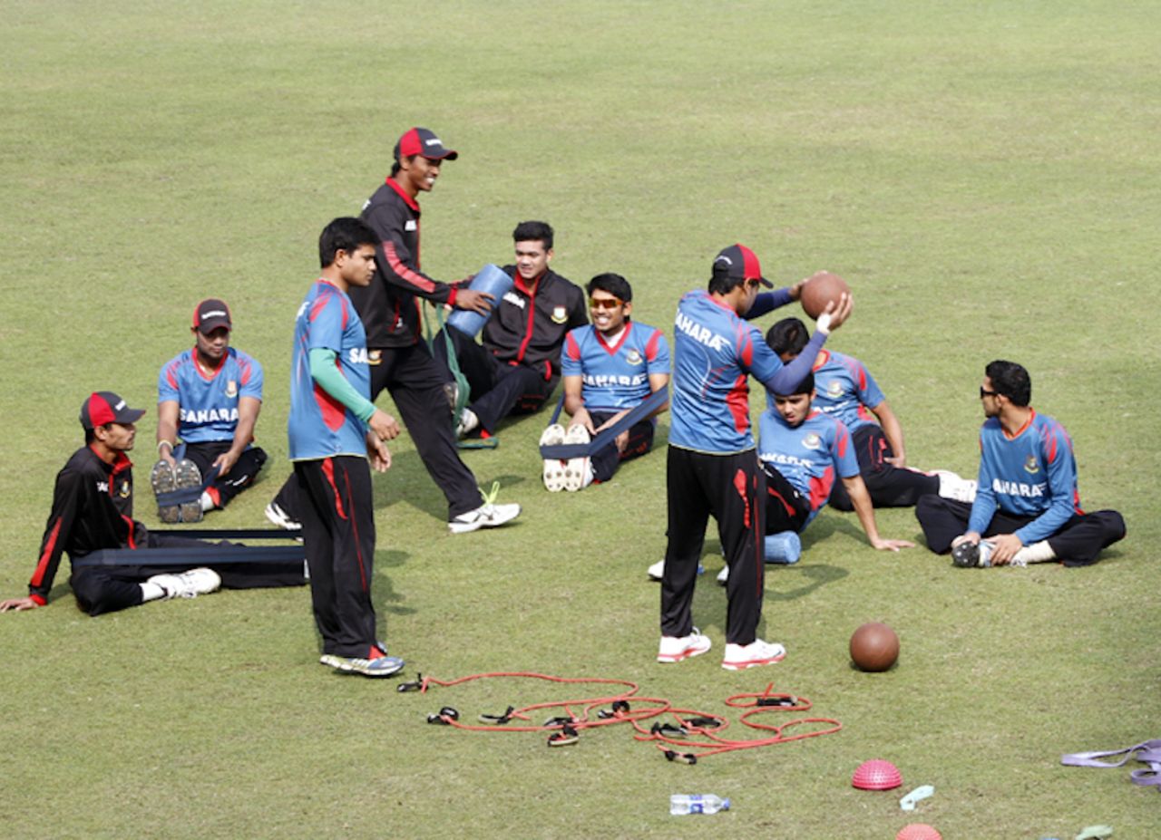 Rubel Hossain joins his team-mates after a press conference, Dhaka, January 21, 2015