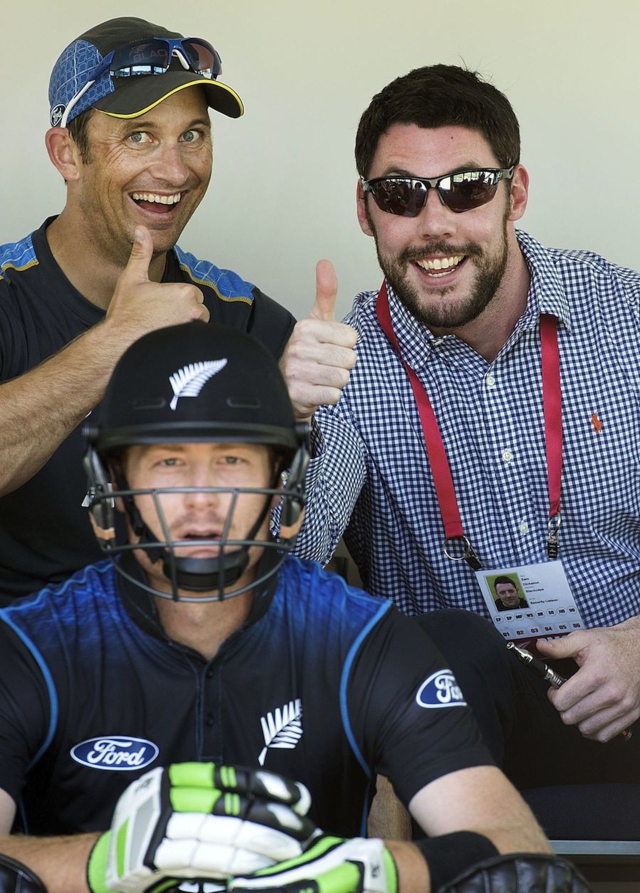 Shane Bond gives the thumbs up as Martin Guptill waits to go out and bat, New Zealand v Sri Lanka, 5th ODI, Dunedin, January 23, 2015