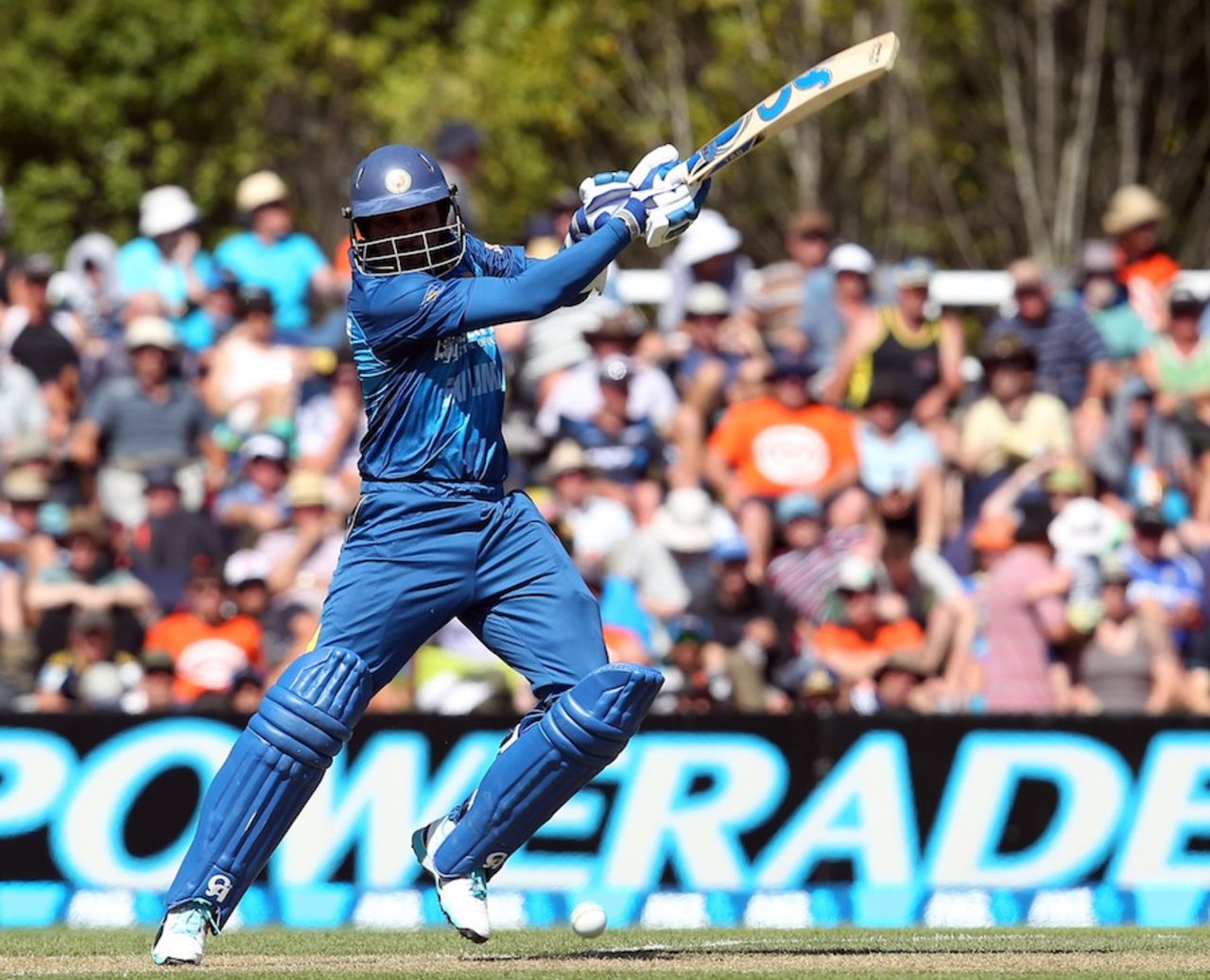 Tillakaratne Dilshan hits the ball through the off side, New Zealand v Sri Lanka, 5th ODI, Dunedin, January 23, 2015