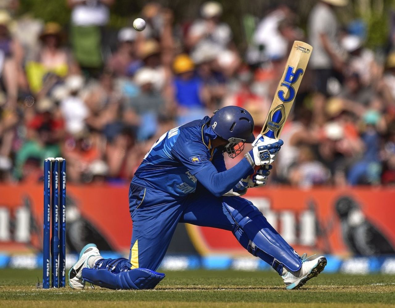 Tillakaratne Dilshan plays the scoop, New Zealand v Sri Lanka, 5th ODI, Dunedin, January 23, 2015