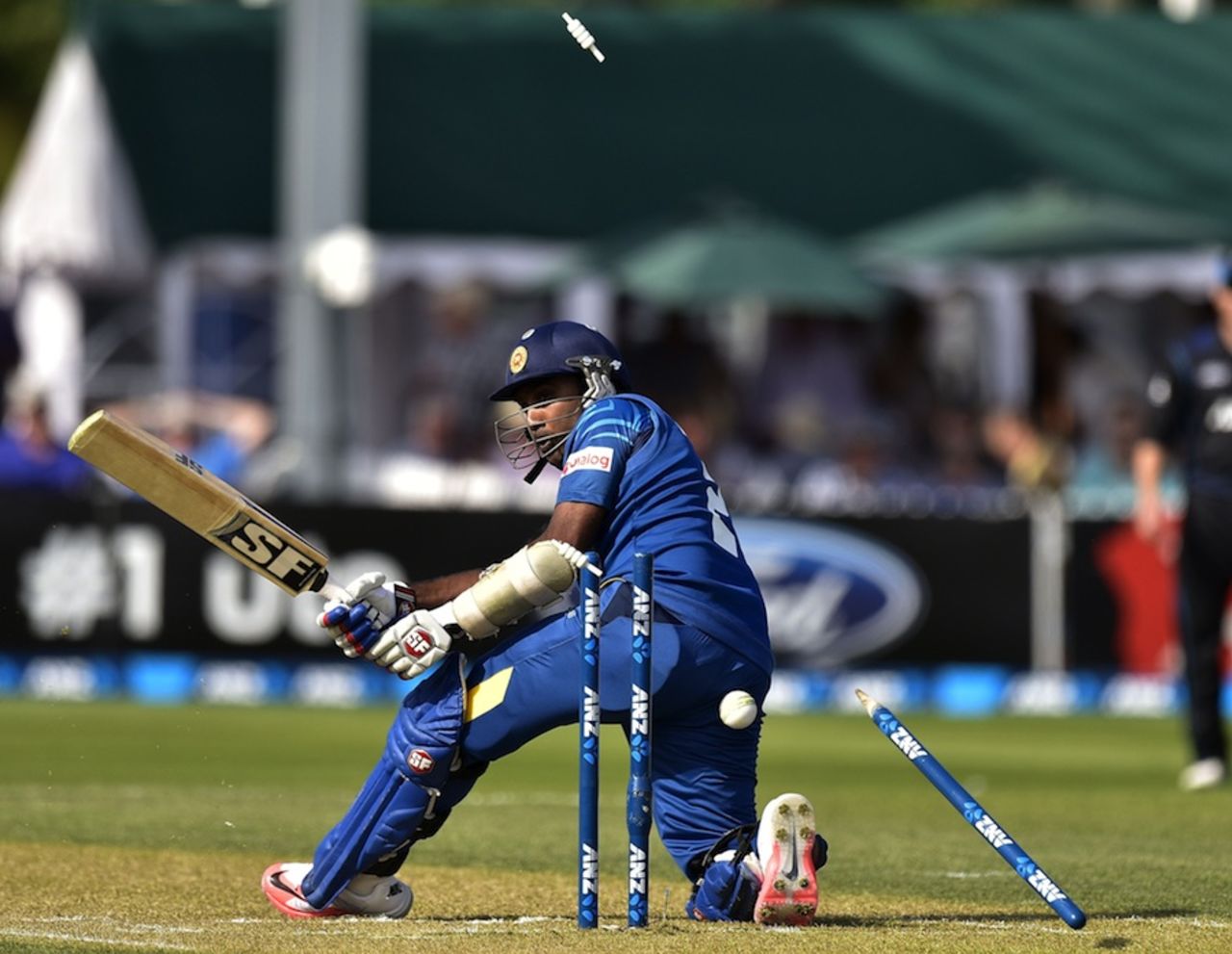 Mahela Jayawardene was bowled trying to paddle sweep, New Zealand v Sri Lanka, 5th ODI, Dunedin, January 23, 2015