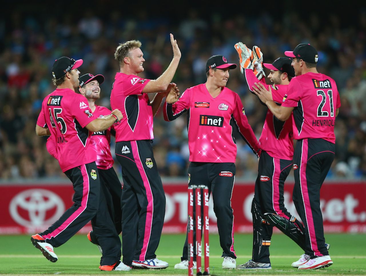 Doug Bollinger finished with 3 for 21, Adelaide Strikers v Sydney Sixers, BBL 2014-15, semi-final, Adelaide, January 24, 2015