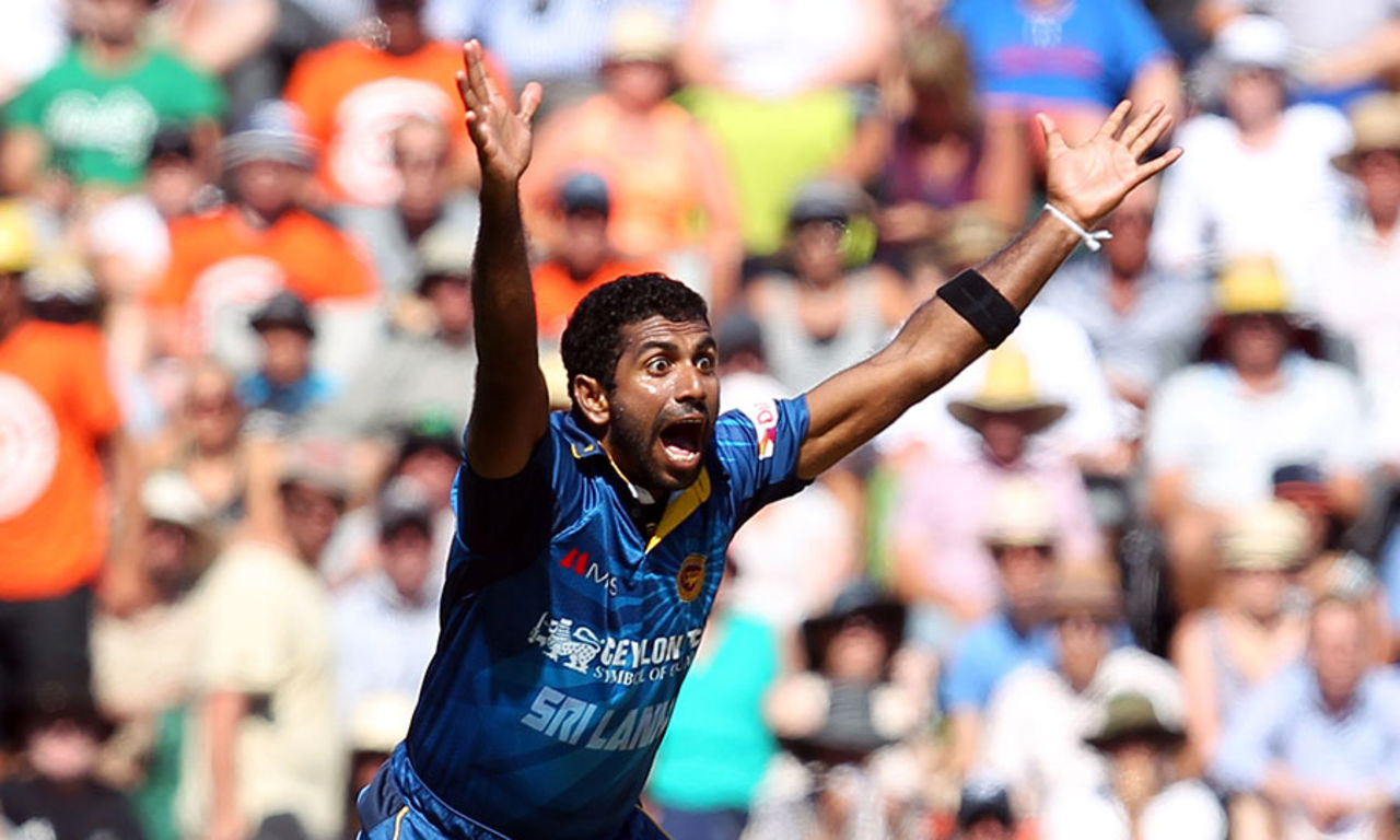 Dhammika Prasad appeals for an lbw against Martin Guptill, New Zealand v Sri Lanka, 6th ODI, Dunedin, January 25, 2015