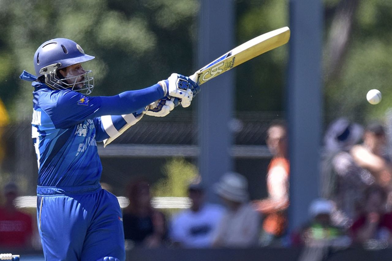 Tillakaratne Dilshan plays the pull, New Zealand v Sri Lanka, 6th ODI, Dunedin, January 25, 2015