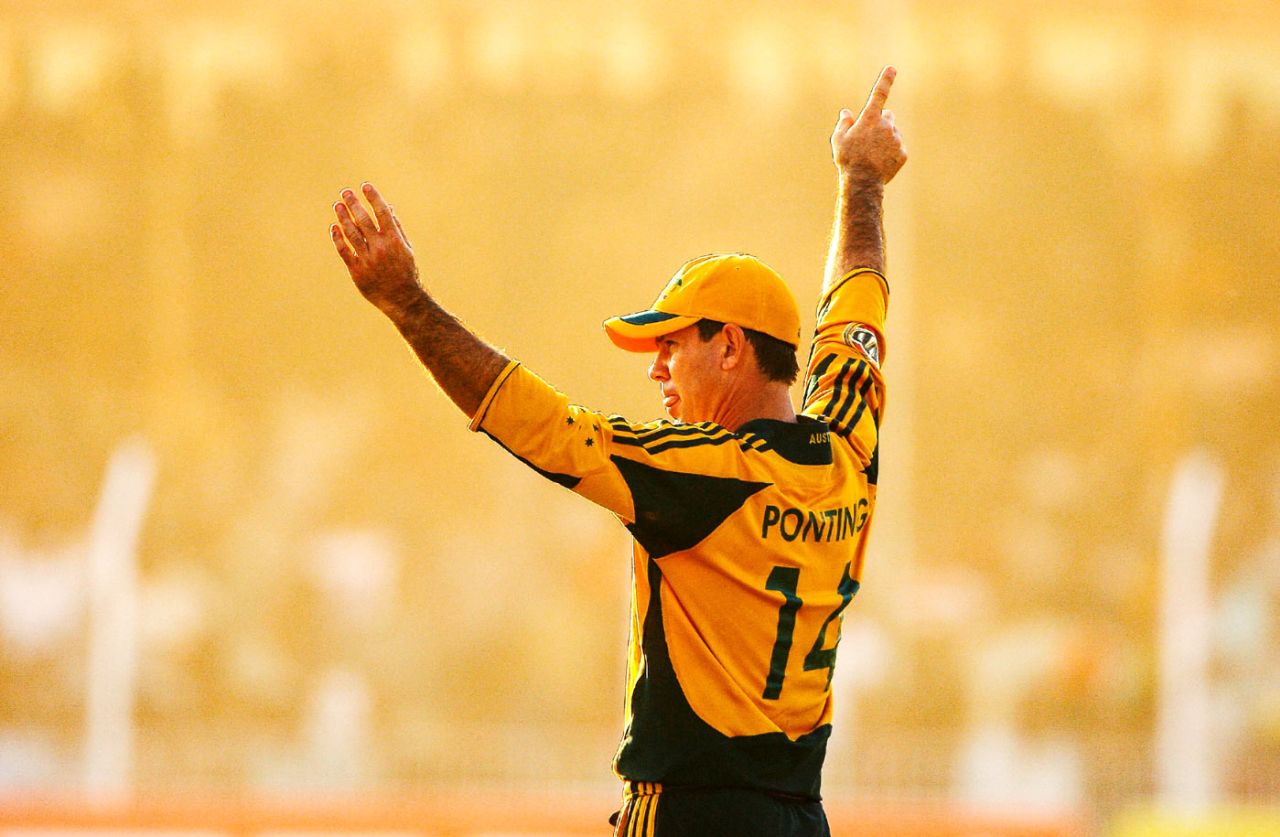 Ricky Ponting directs the field, India v Australia, 1st ODI, Vadodara, October 25, 2009