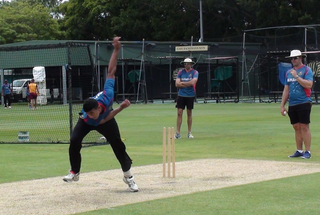 Taskin Ahmed trains for the World Cup under Heath Streak's supervision, Brisbane, January 27, 2015