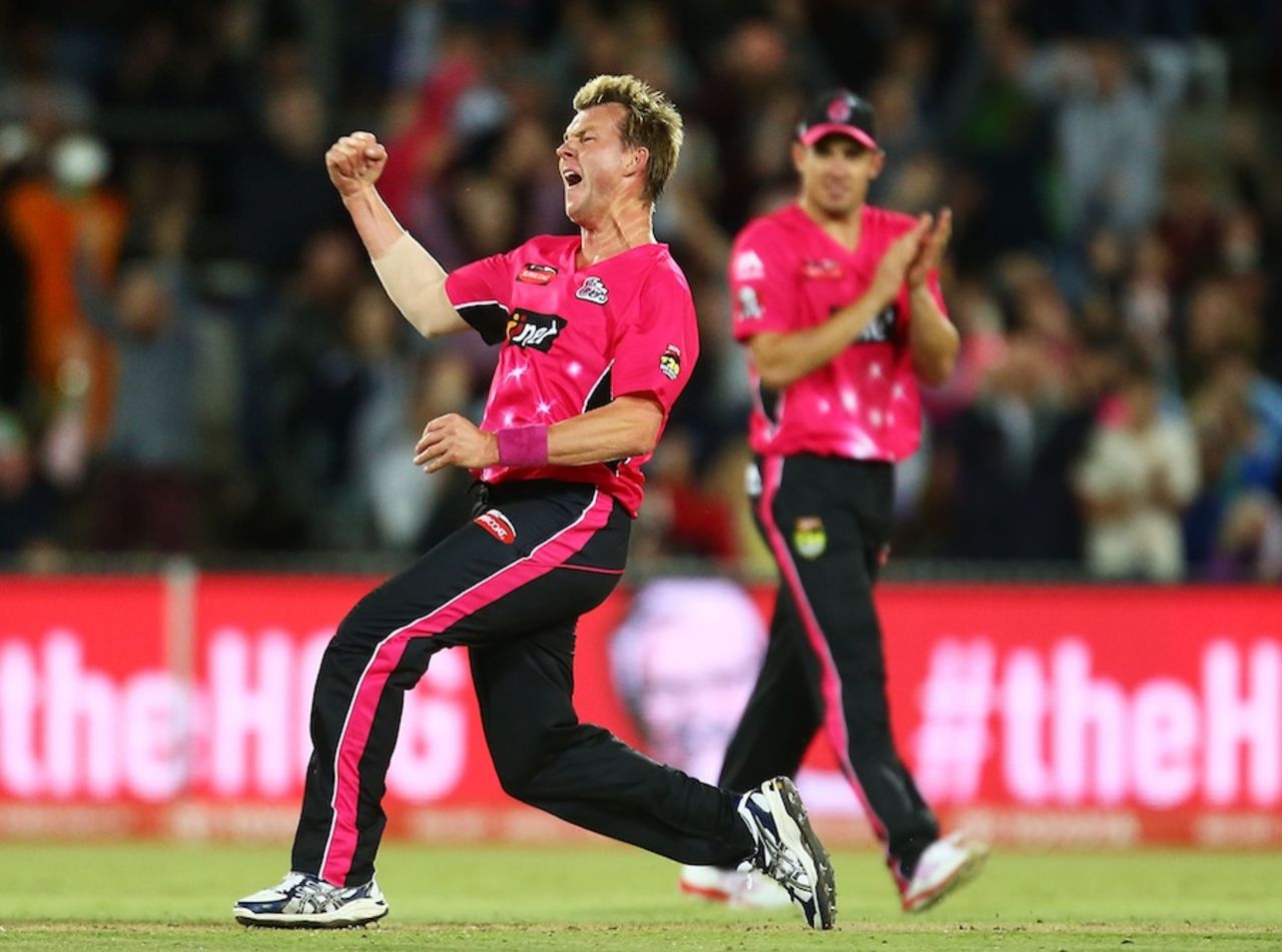 Brett Lee was on a hat-trick in his final over in T20 cricket, Perth Scorchers v Sydney Sixers, Big Bash League 2014-15, final, Canberra, January 28, 2015
