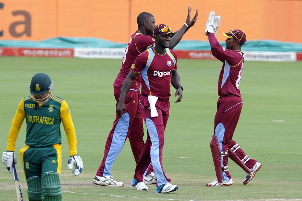 West Indies made an early breakthrough by removing Quinton de Kock, South Africa v West Indies, 5th ODI, Centurion, January 28, 2015